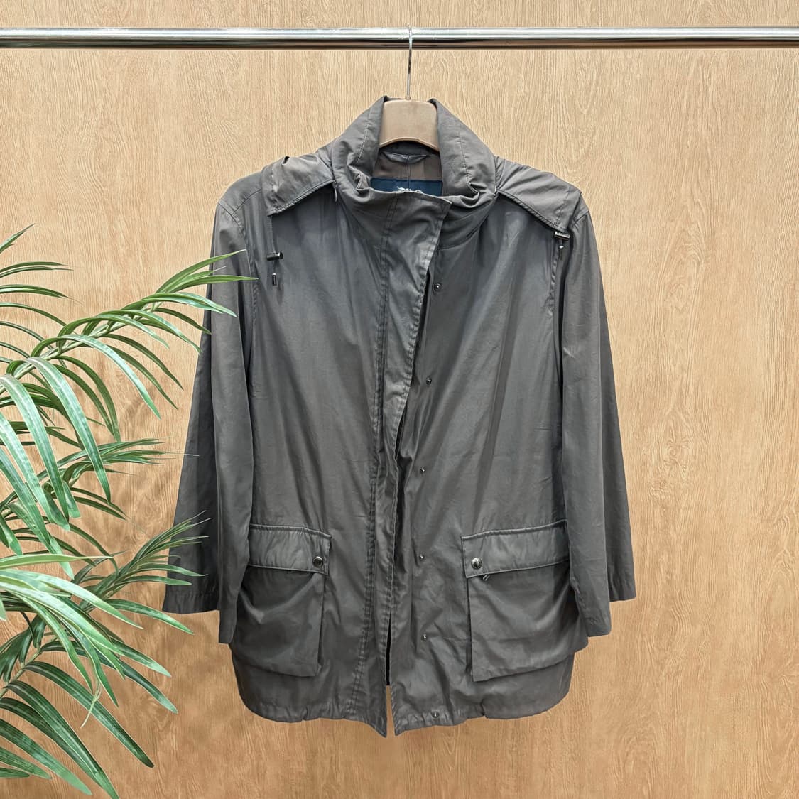 버버리 런던 후드 필드 재킷 히든 플래킷 히든 버튼 스트랩 디테일 그레이 상품이미지1