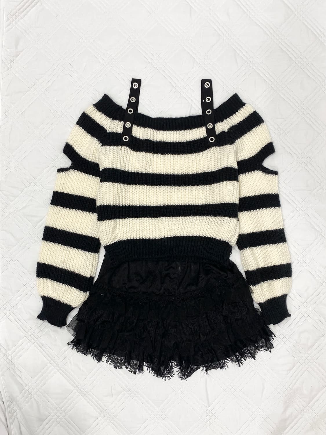 펑크 미사깔 아일렛 스트라이프 오프숄더 트임 니트 상품이미지4