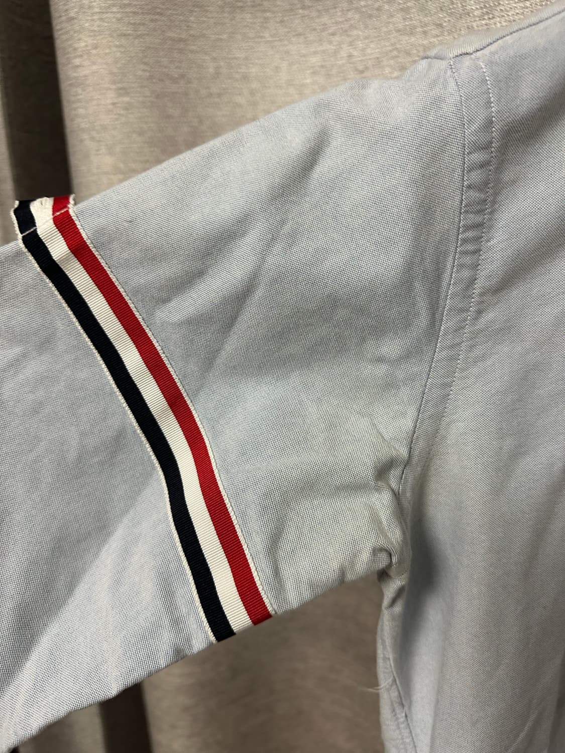 톰브라운 삼선 암밴드 셔츠 라이트블루 (1) 상품이미지5