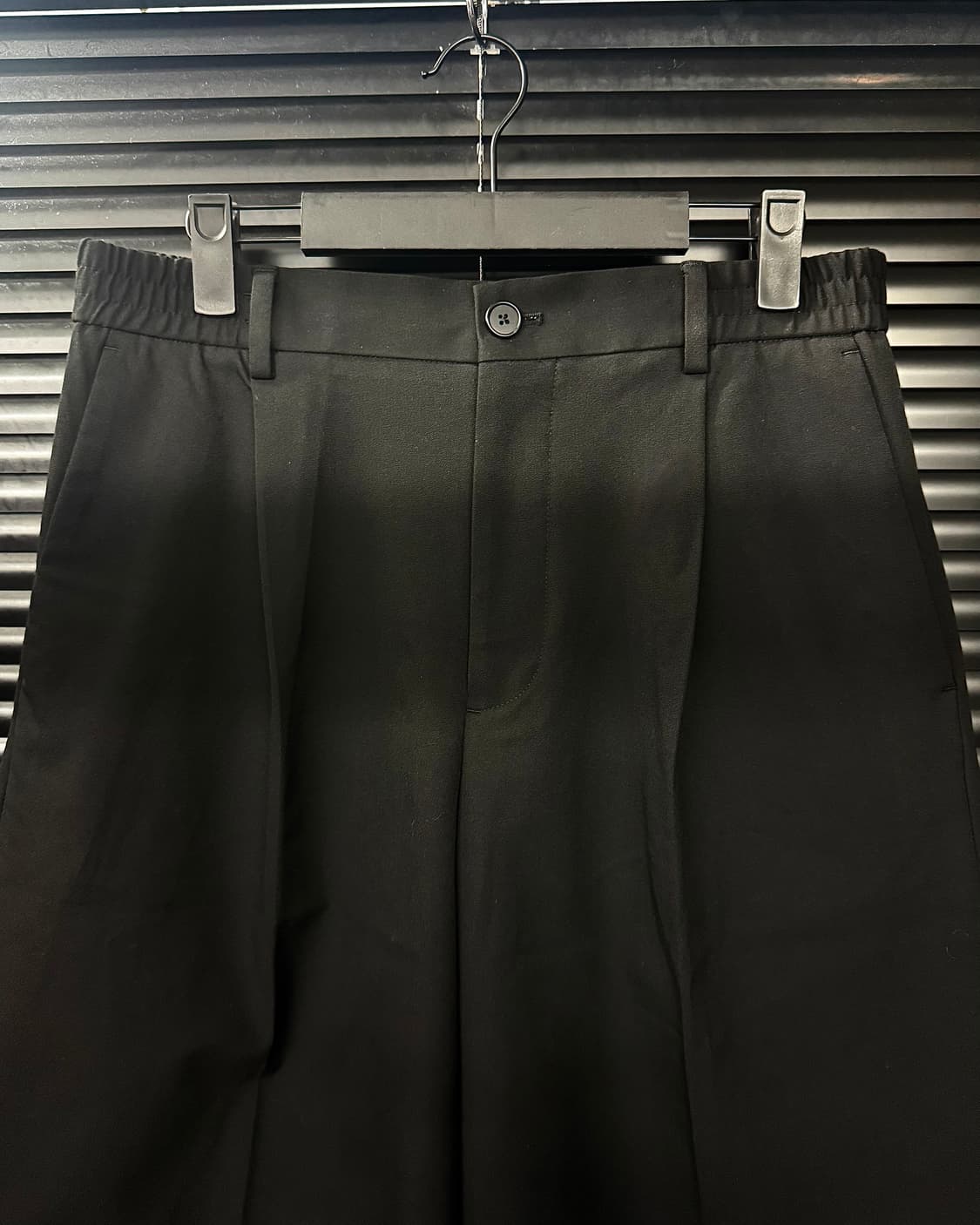 무신사 스탠다드 무탠다드 원턱 슬랙스 버뮤다 반바지 쇼츠 30 밴딩 블랙 상품이미지3