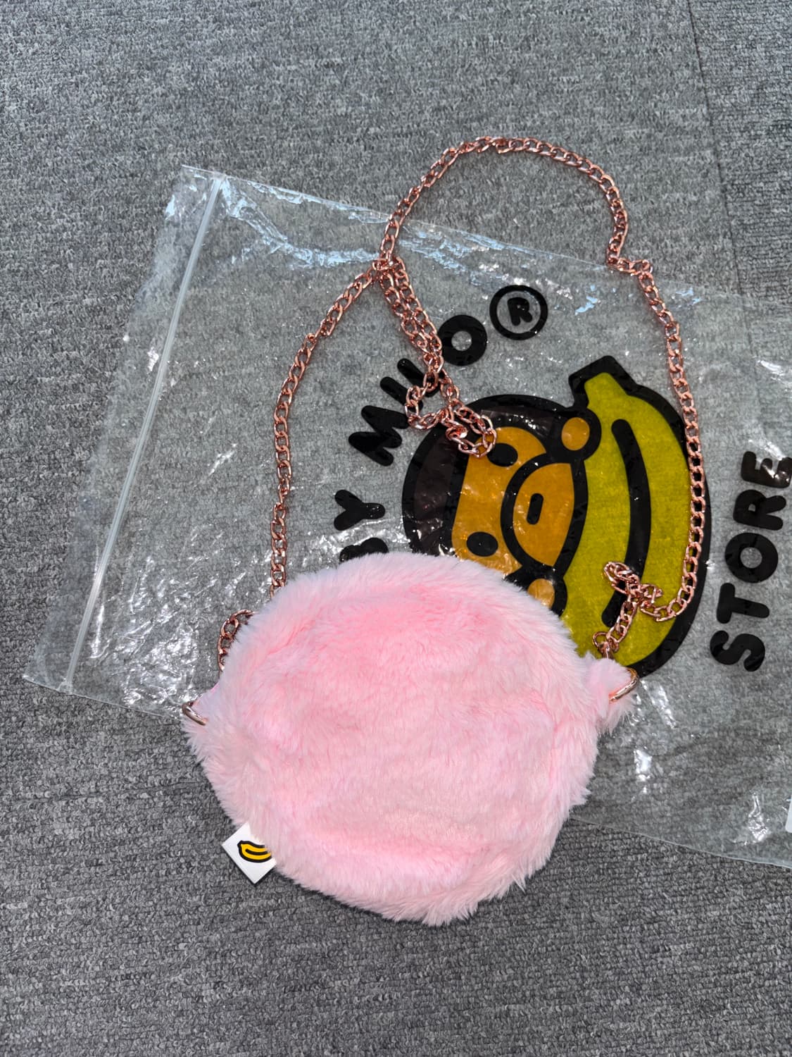 베이프 베이비 마일로 핑크 플러시 크로스바디백 가방 털 키링 상품이미지2