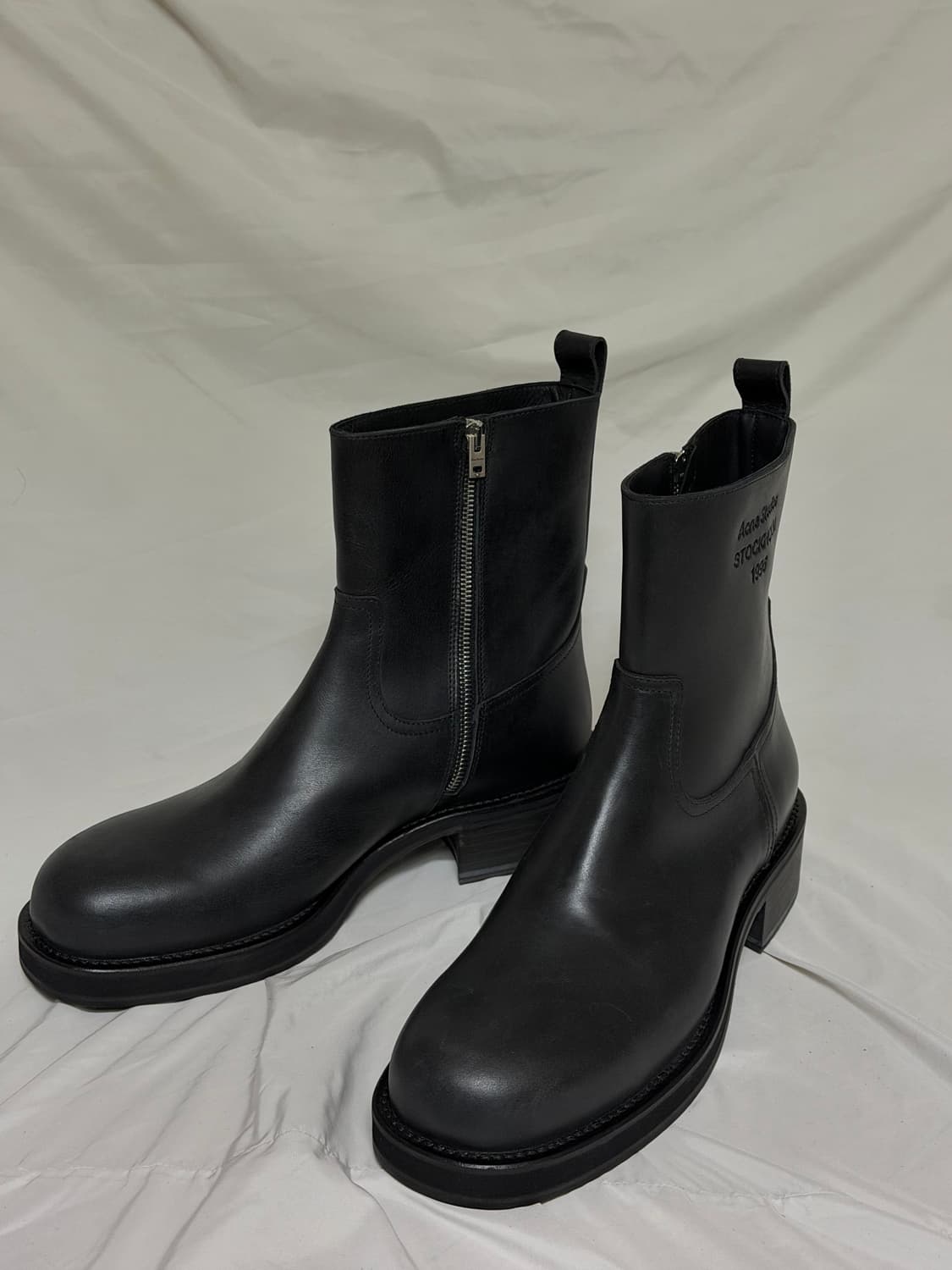 아크네 스튜디오 레더 왁스 부츠 상품이미지1