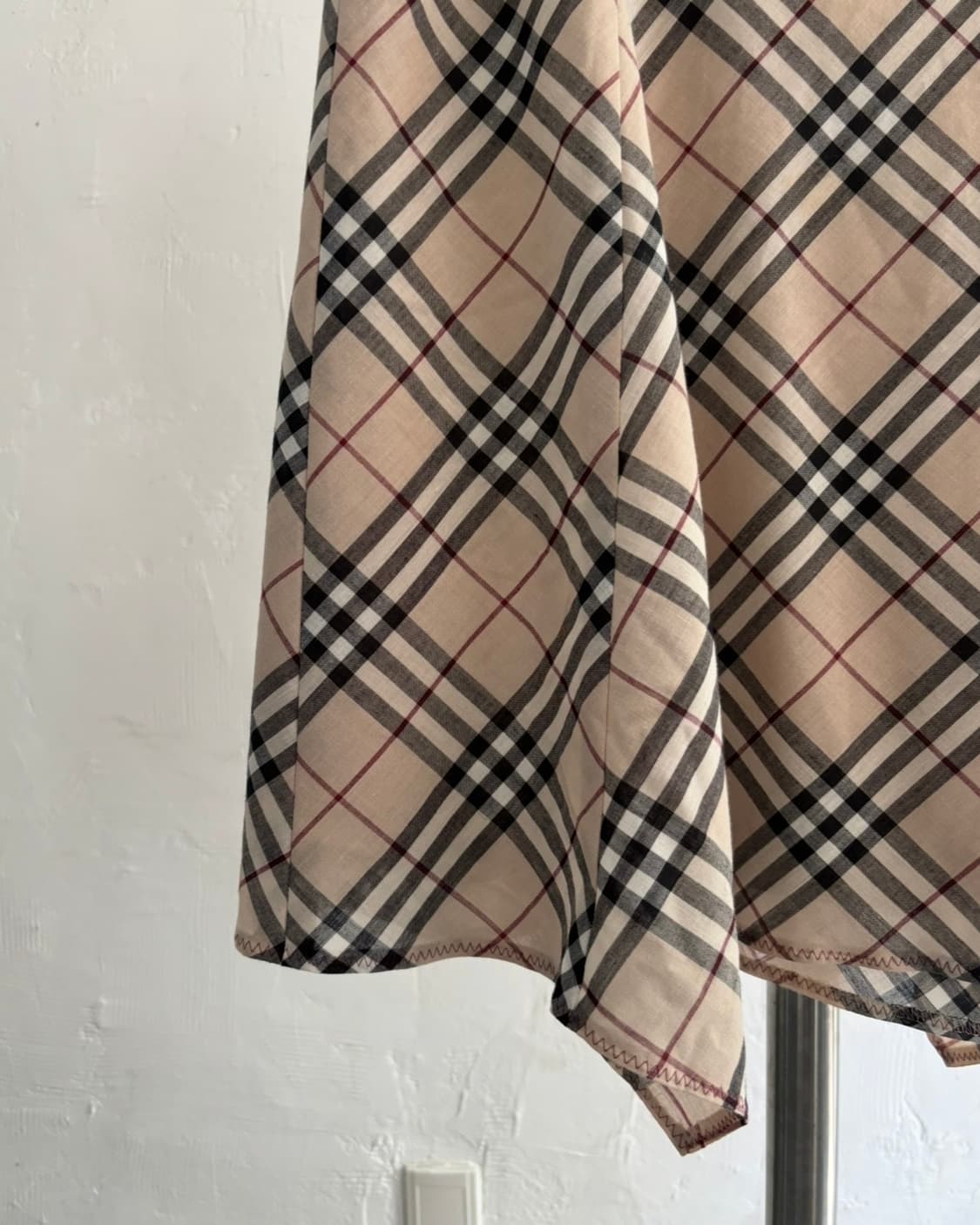 Burberry 버버리 베이지 프릴 노바체크 미디 스커트 상품이미지2