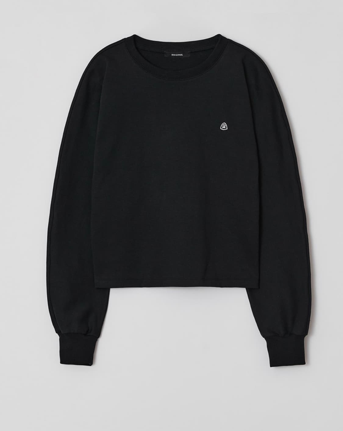 다이애그널 슬리브 실루엣 볼륨 티 블랙 상품이미지3