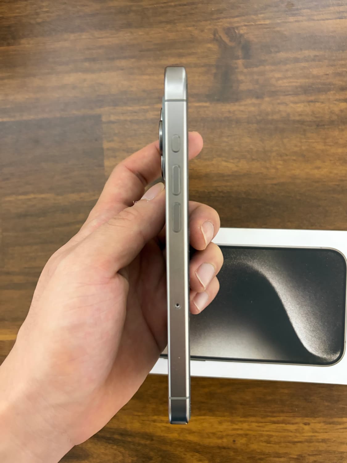 아이폰 15pro 네츄럴티타늄 128gb S급 상품이미지3