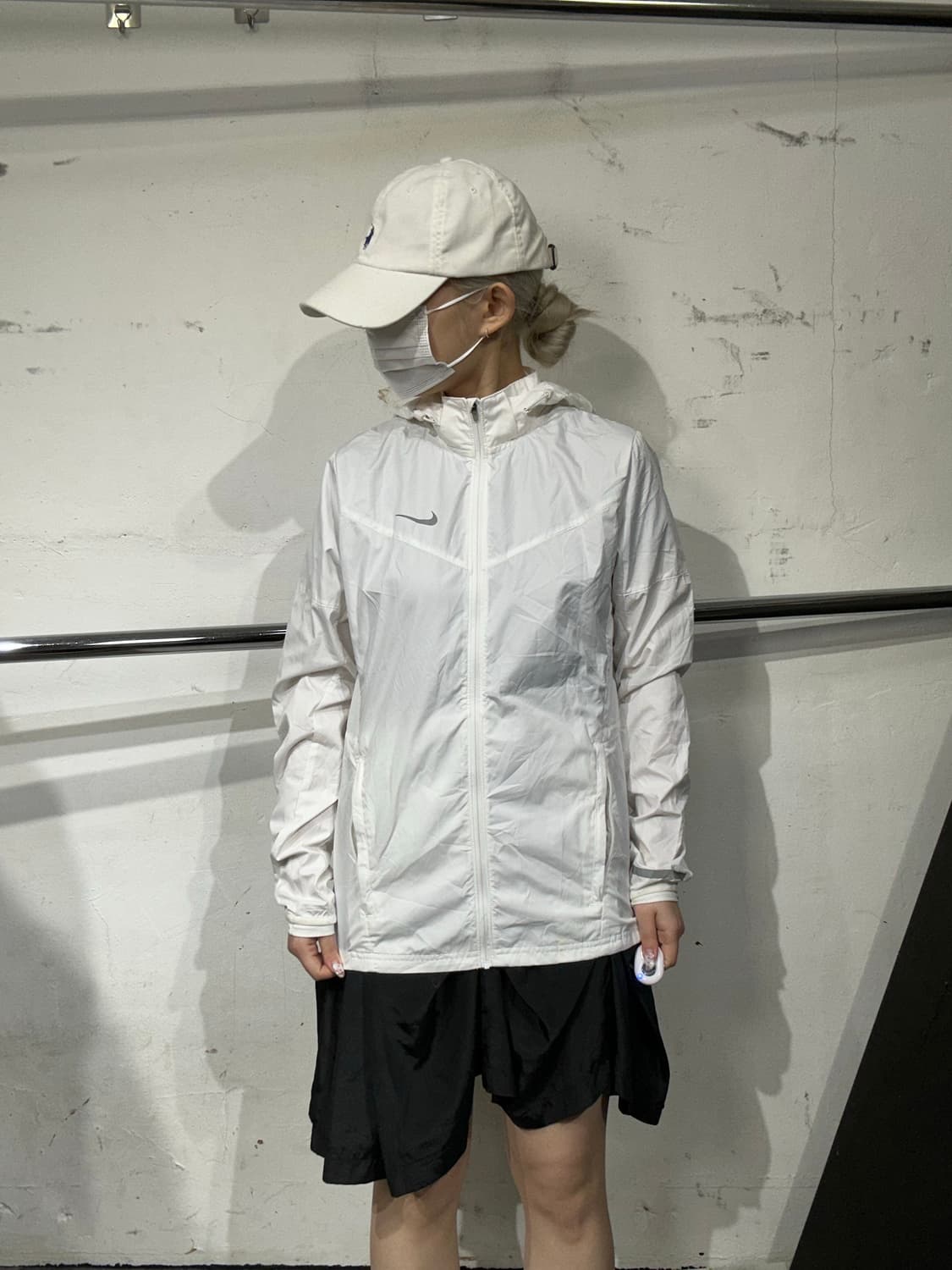 나이키 화이트 후드 바람막이 윈드러너 트랙 자켓 M 상품이미지2