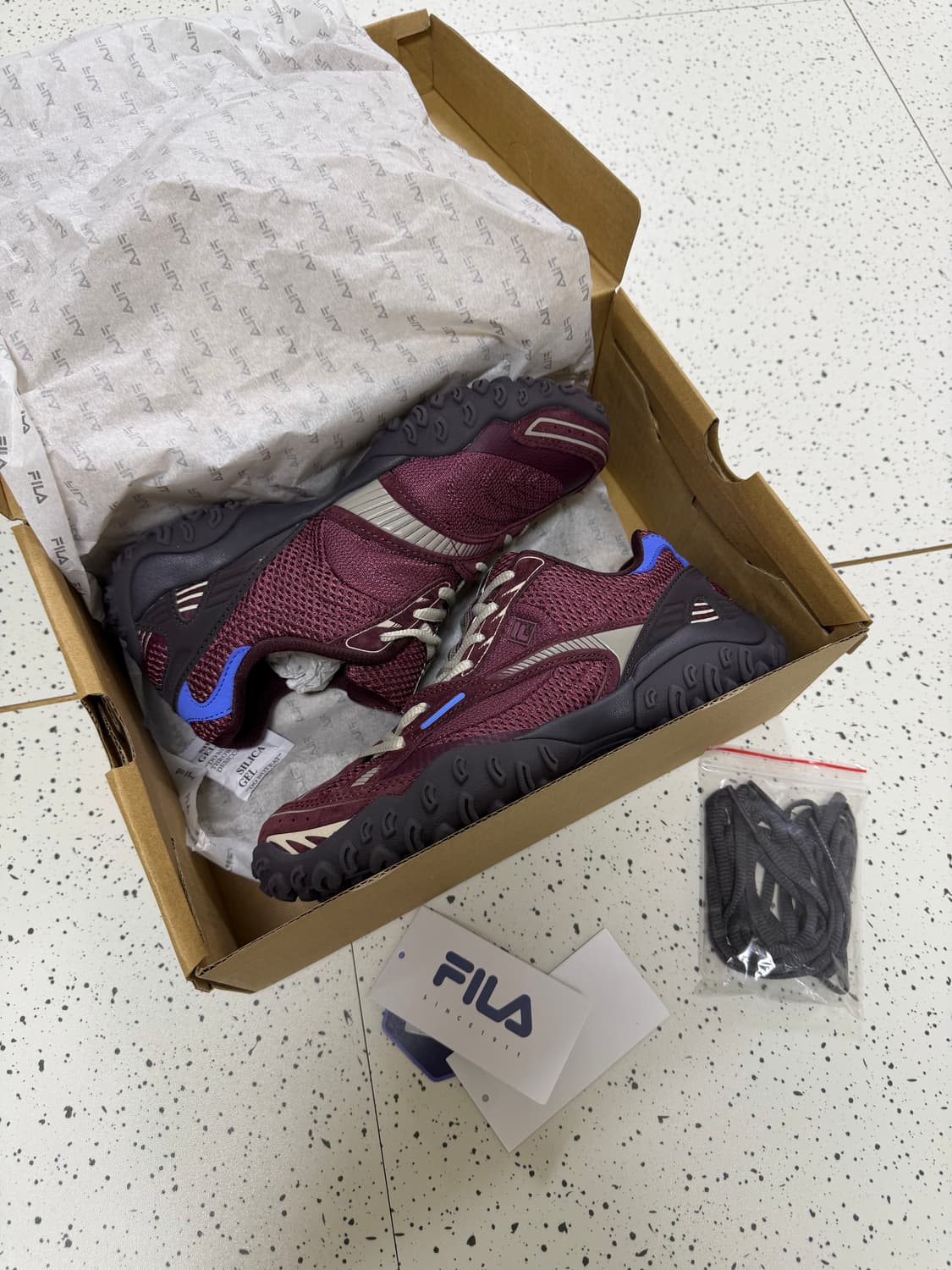 휠라 에샤페 Lx v2 버건디 와인 스니커즈  상품이미지1