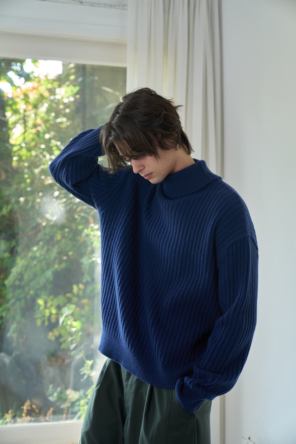 웨이비니스 펄 포인트 터틀넥 니트 스웨터 딥블루2 상품이미지1