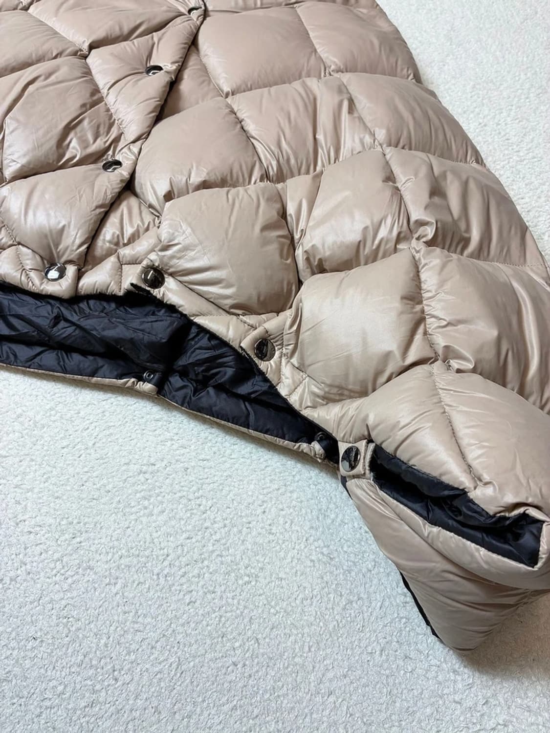 시스템 22FW 구스다운 더글루 패딩 케이프 PN6650 상품이미지3