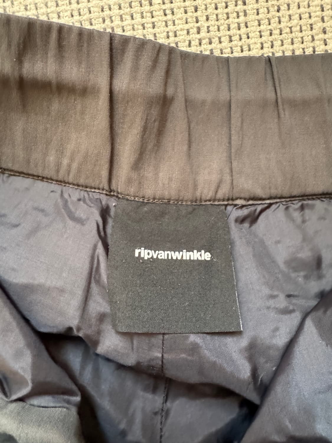 Rip van winkle  블랙 나일론 셔링 팬츠 상품이미지5