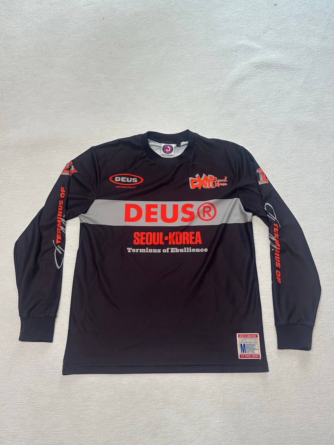 데우스 엑스 마키나 롱슬리브 상품이미지1