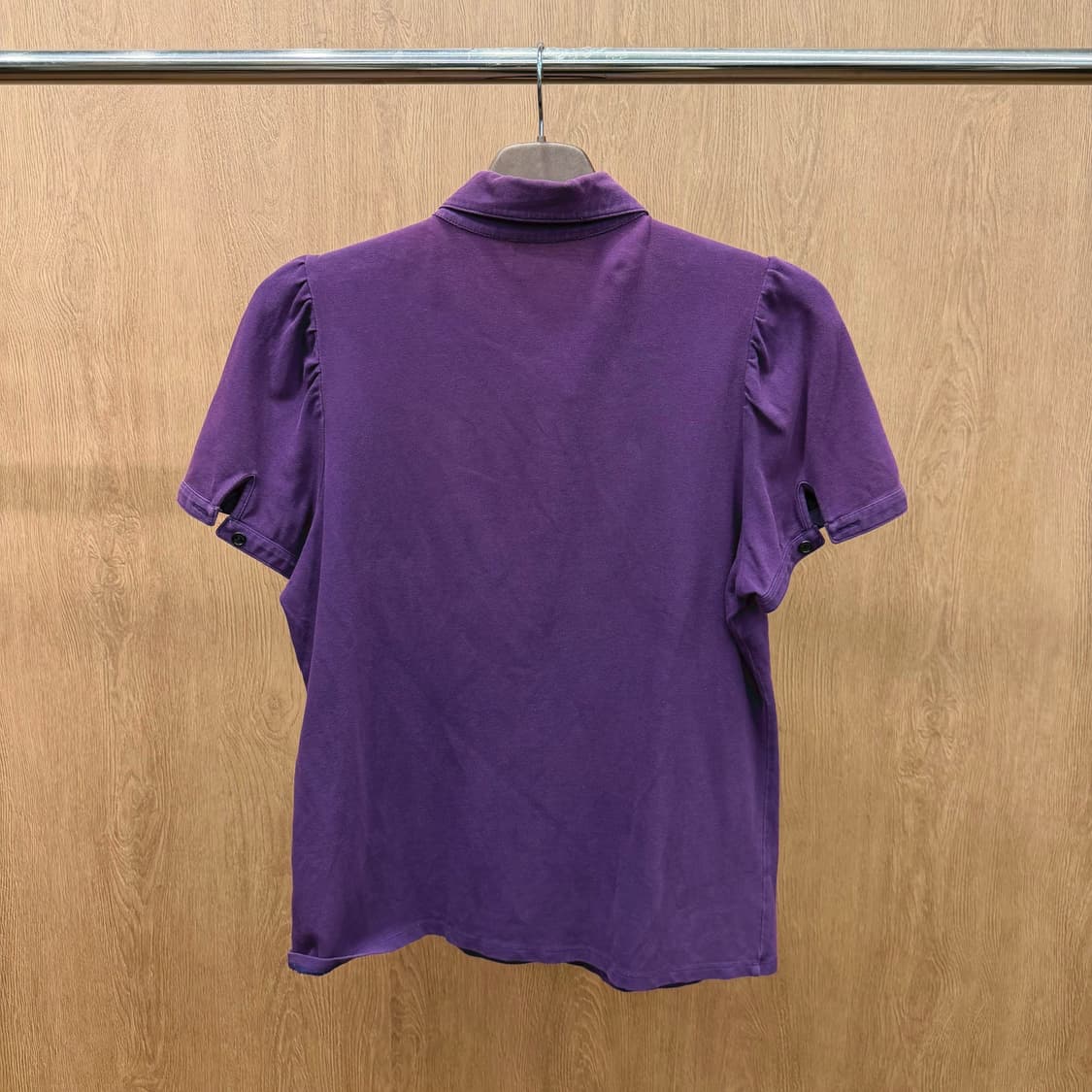 버버리 런던 코튼 반팔 티셔츠 카라넥 퍼프 숄더 로고 자수 디테일 퍼플 상품이미지3