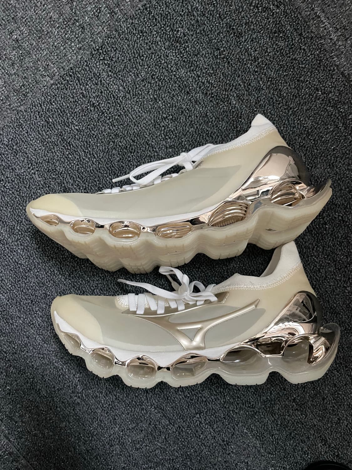 미즈노 x 소라야마 하지메 샴페인 골드 240 상품이미지3