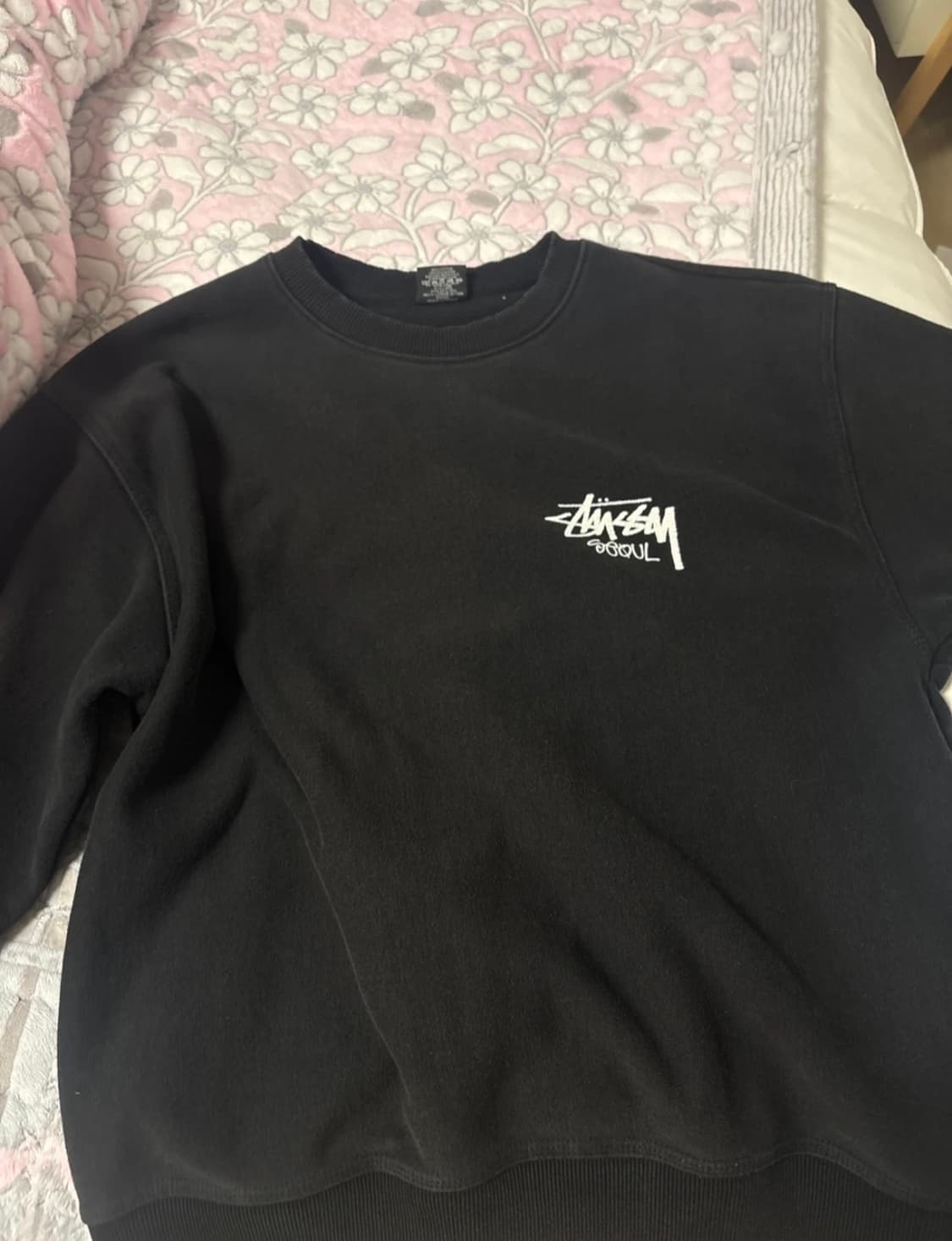 스투시 서울 맨투맨 블랙  상품이미지1