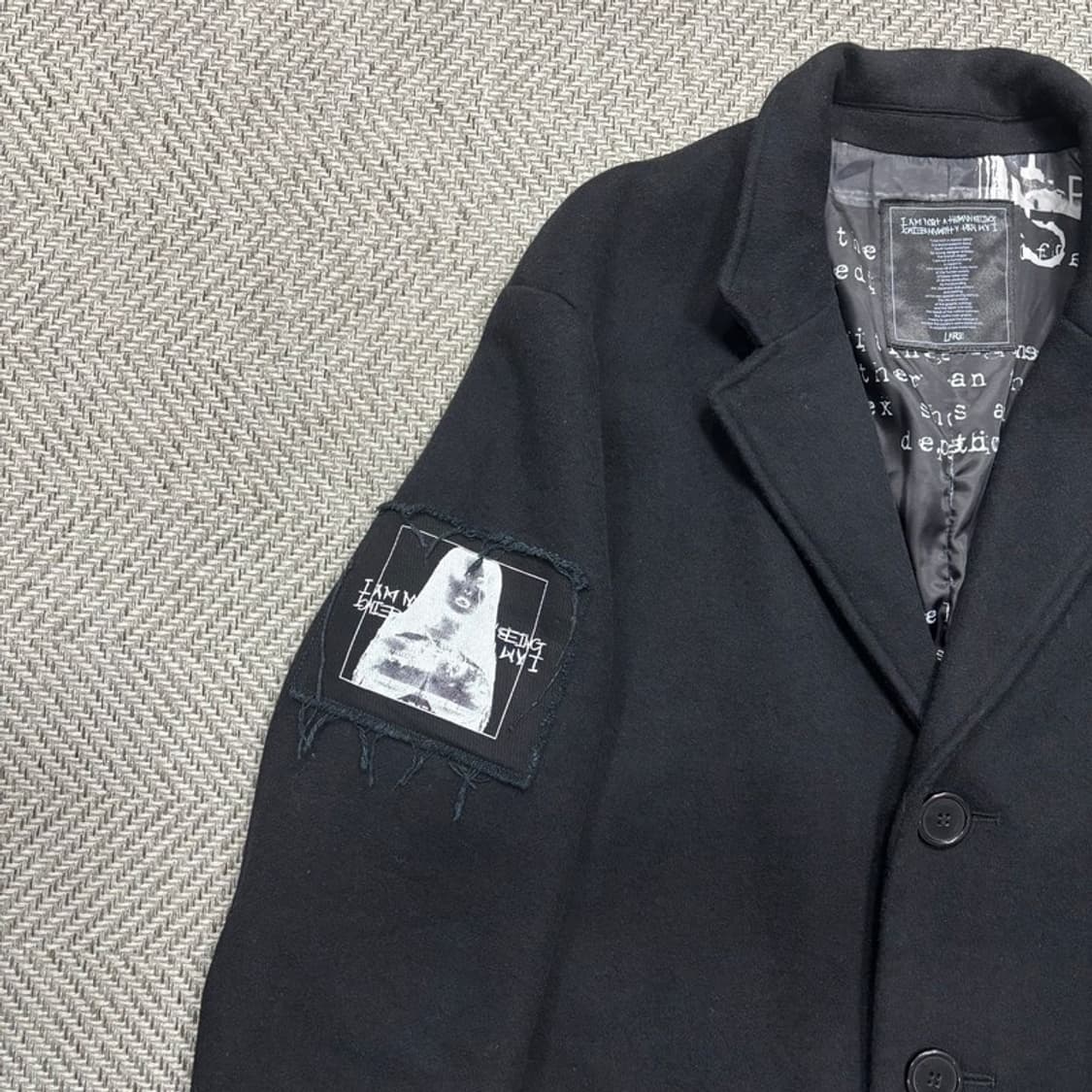 아임낫어휴먼비잉 패치 디테일 코트 v0256 상품이미지4