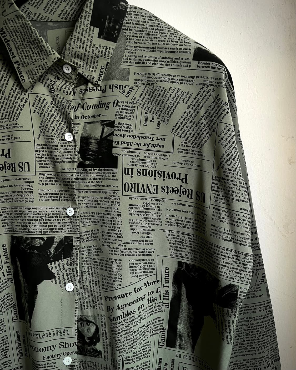 90-00s CANIDY Newspaper Graphic Shirt 상품이미지4