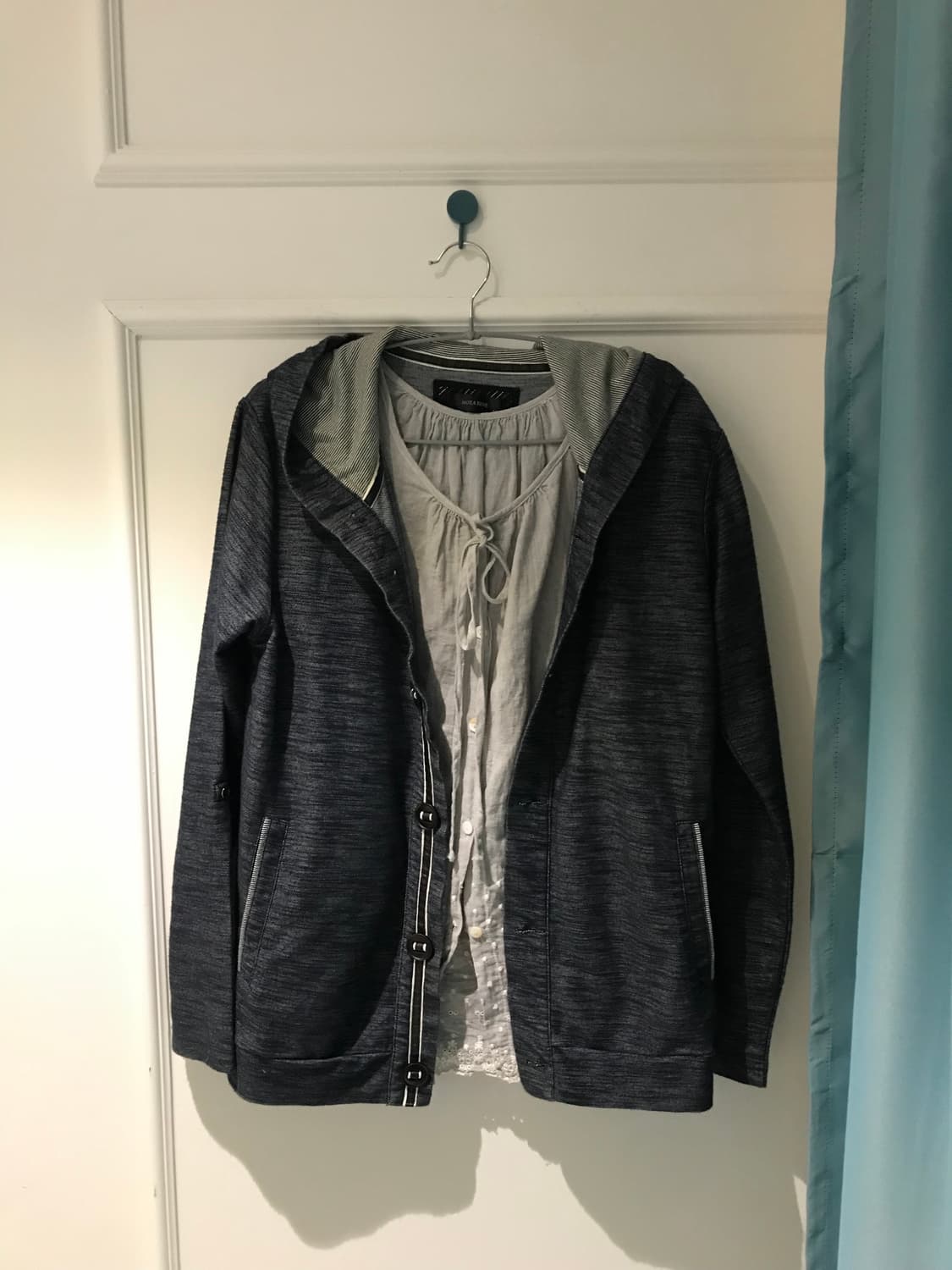 바다를 닮은 스커트 위에 그레이 톤을 얹어 잔잔하게 흐르는 실루엣🌊 상품이미지7