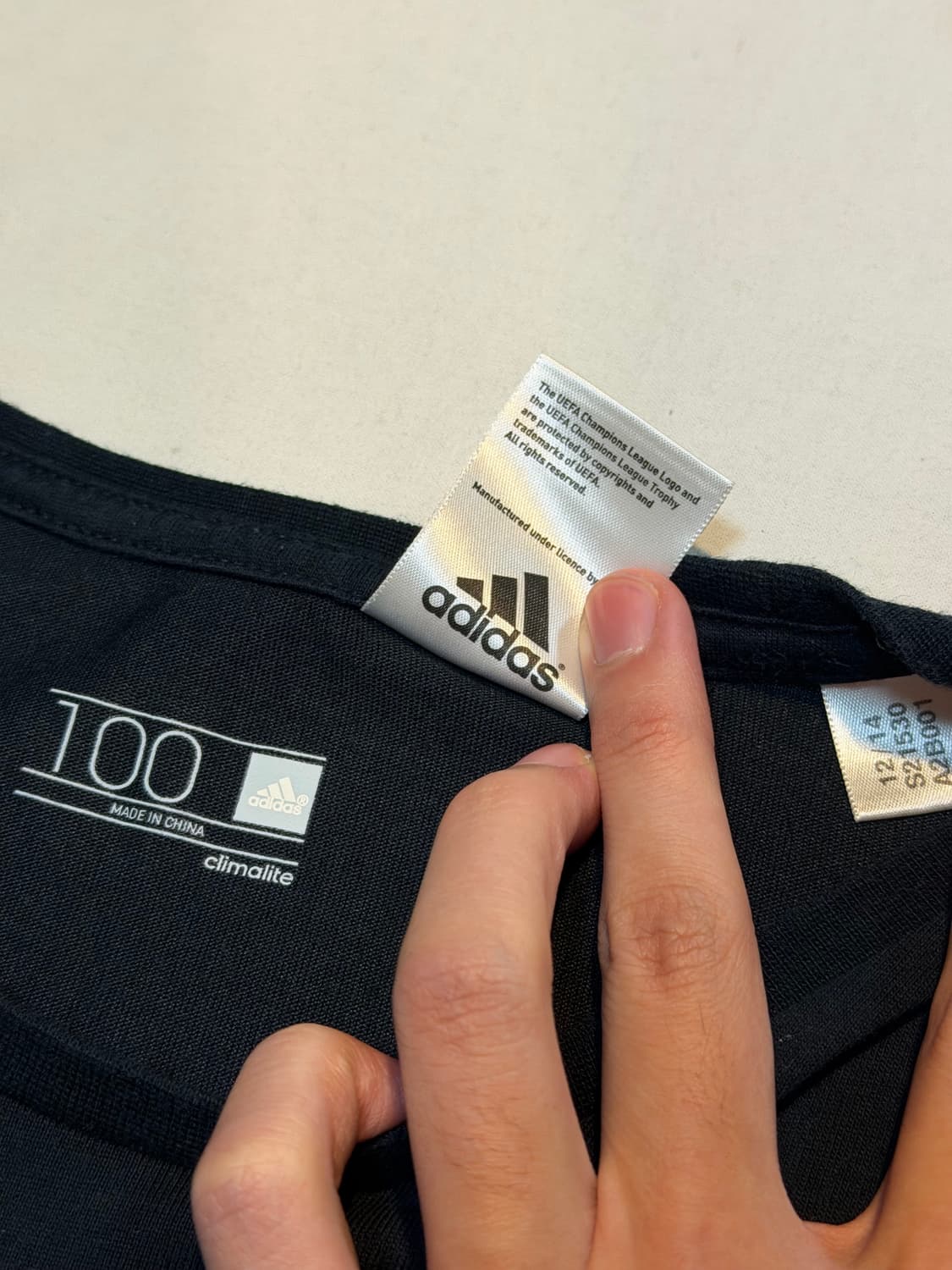 아디다스 챔피언스리그 풋볼 아카이브 티셔츠 블랙 상품이미지4