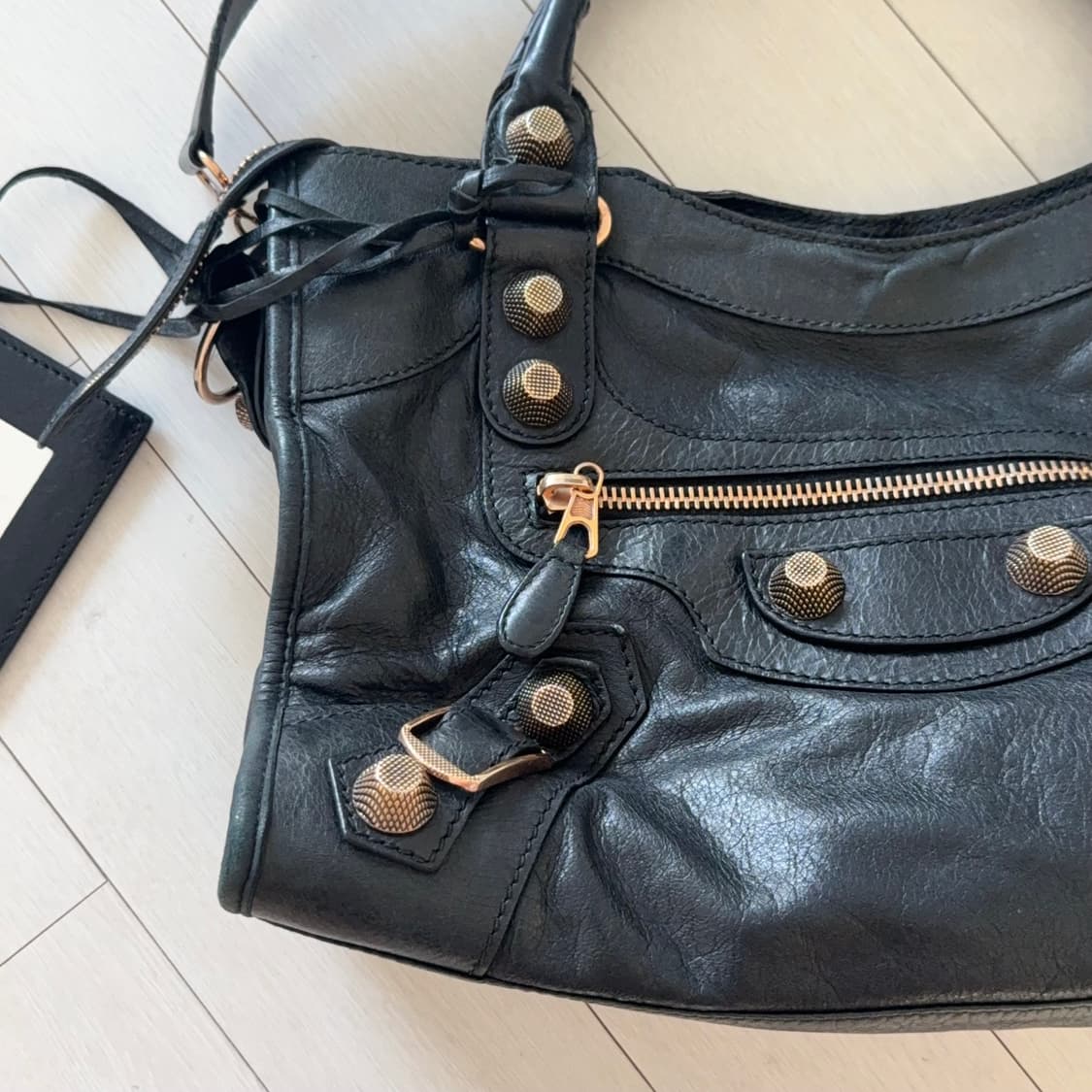 발렌시아가 모터백 블랙 미듐 상품이미지2