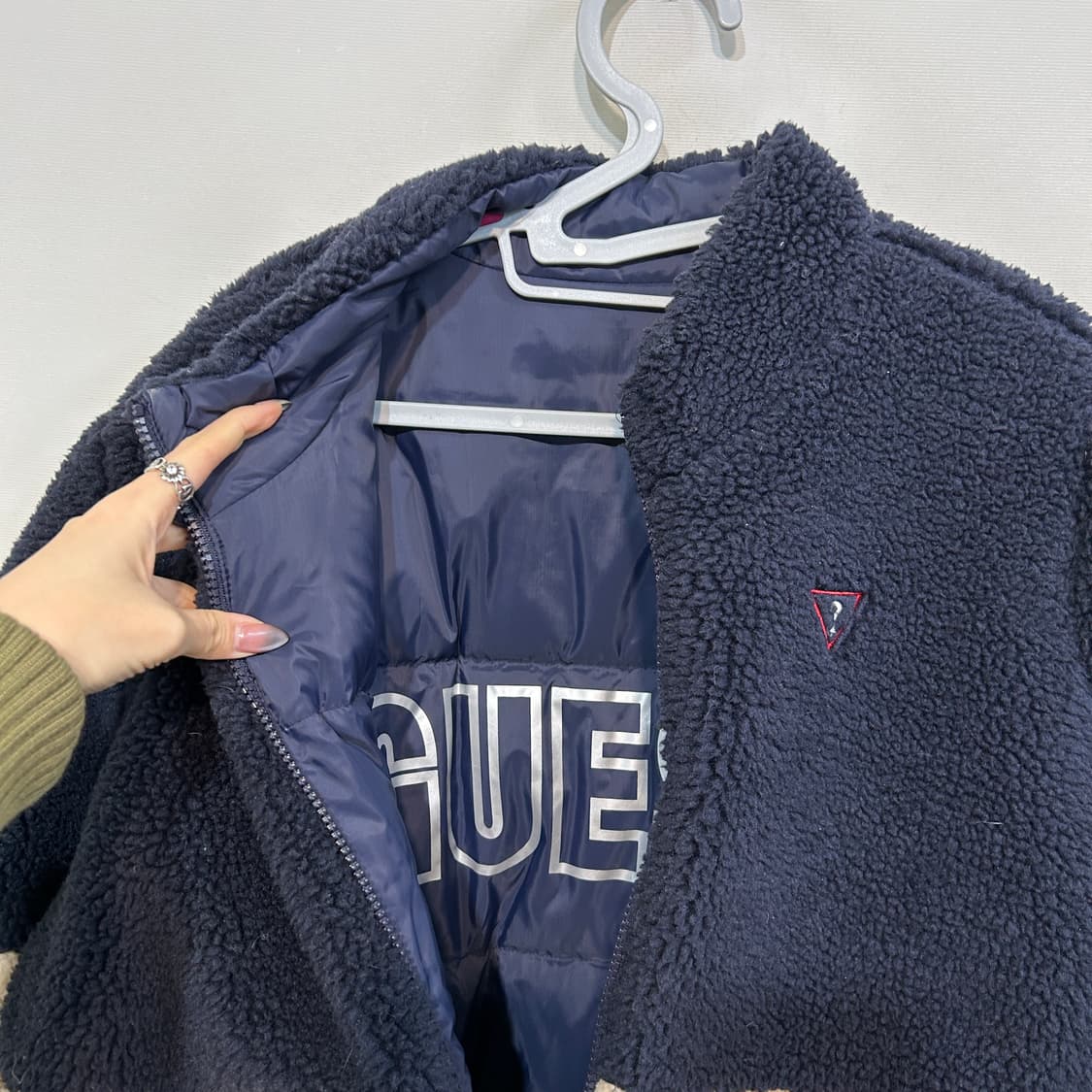 게스 여성 리버시블 후리스 다운 점퍼 상품이미지2