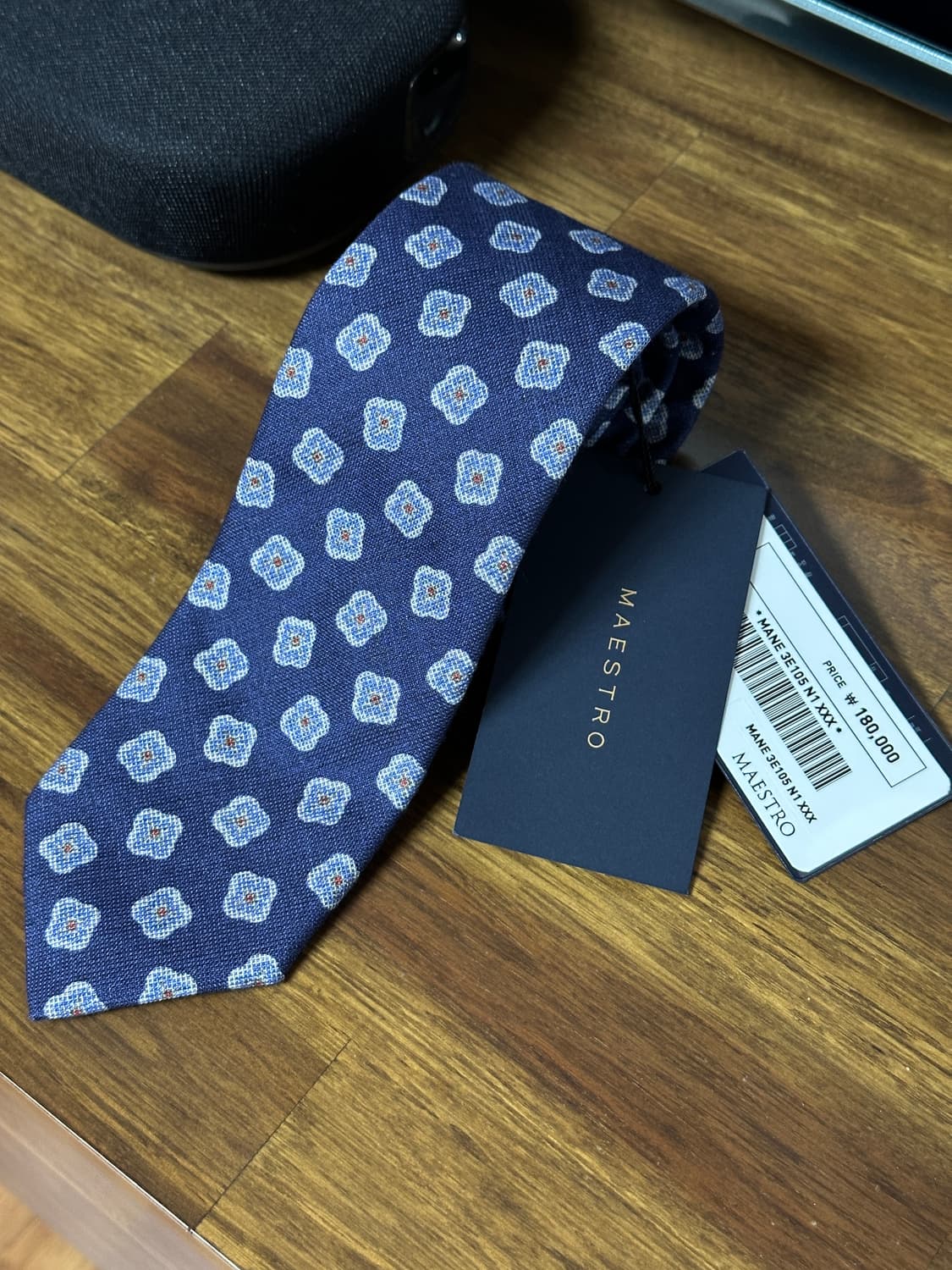 [새제품] 🇮🇹마에스트로 이태리메이드 플라워 패턴 실크 넥타이 네이비 상품이미지1