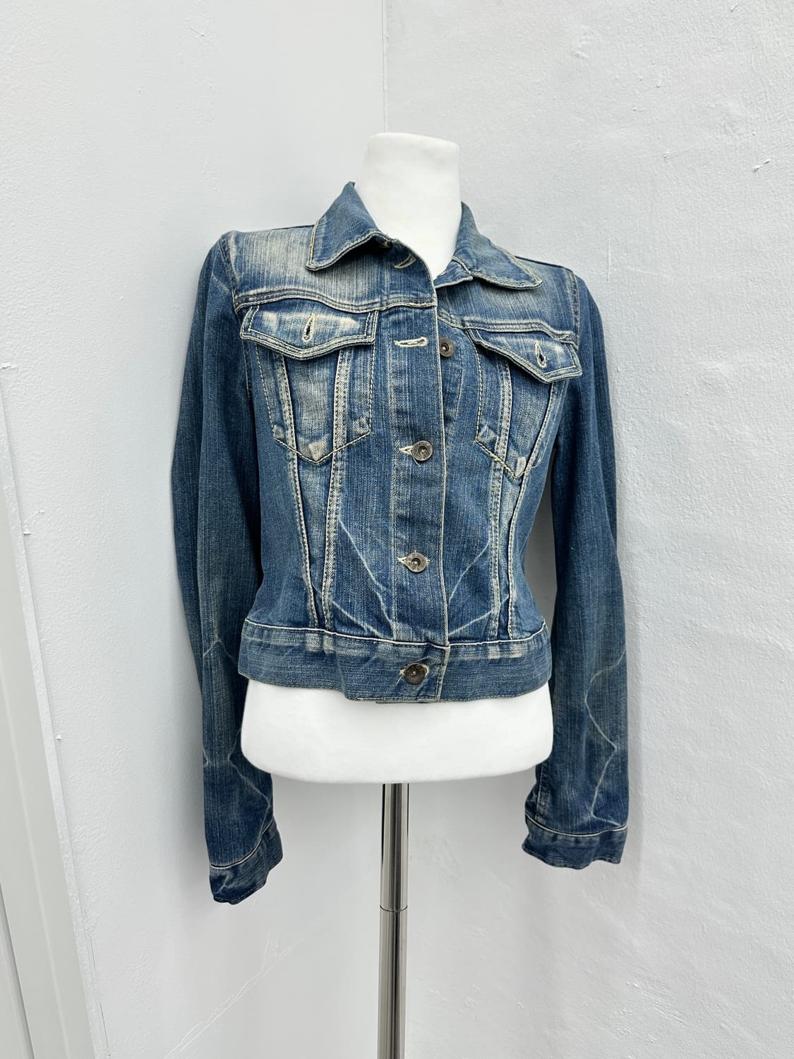 Vintage fade lines washing denim jacket 상품이미지2