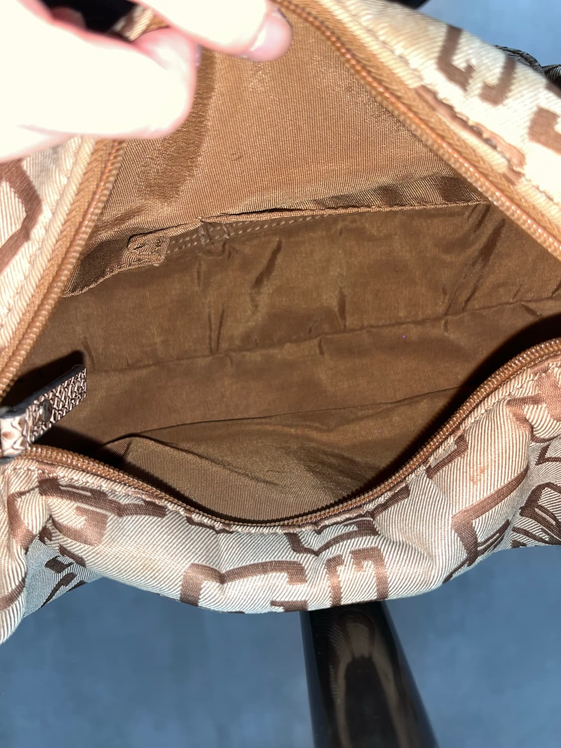 Guess Brown Logo Shoulder Bag 상품이미지8