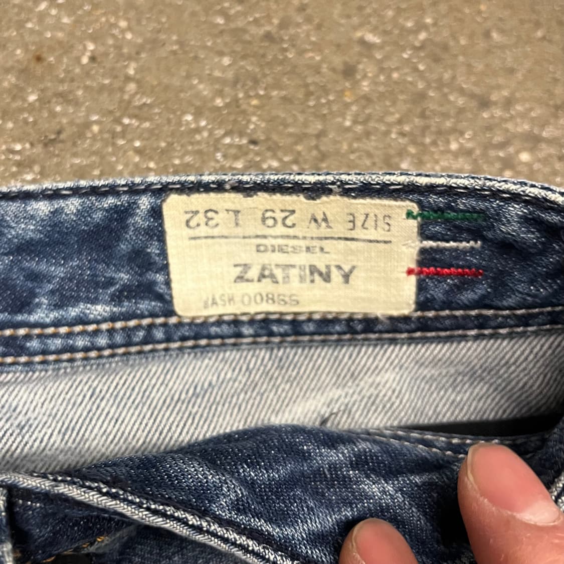 디젤 자티니 디스트레드 데님 부츠컷 (29-30“) 상품이미지6