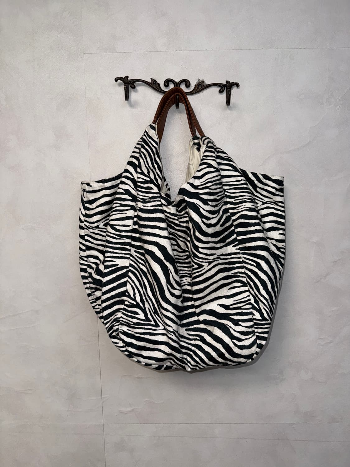 Black & white zebra big tote bag 상품이미지4