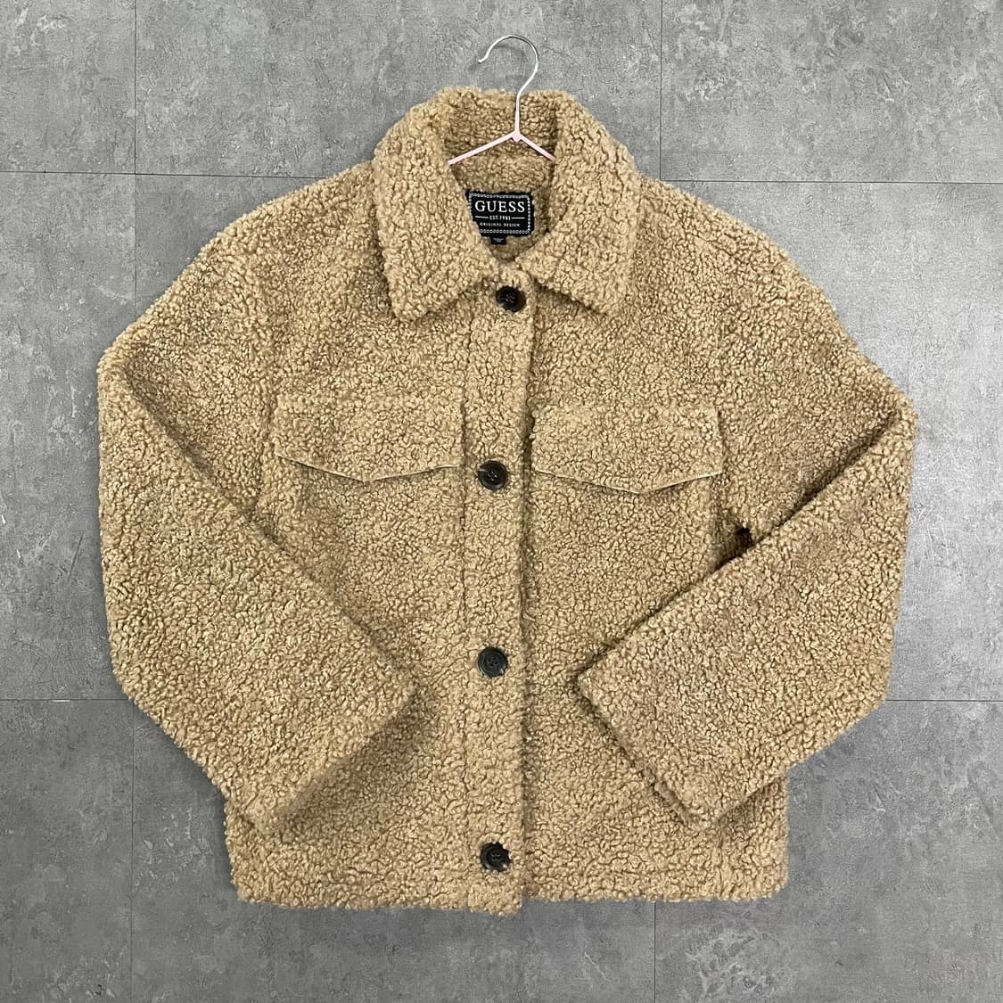 GUESS 뽀글이 상품이미지1