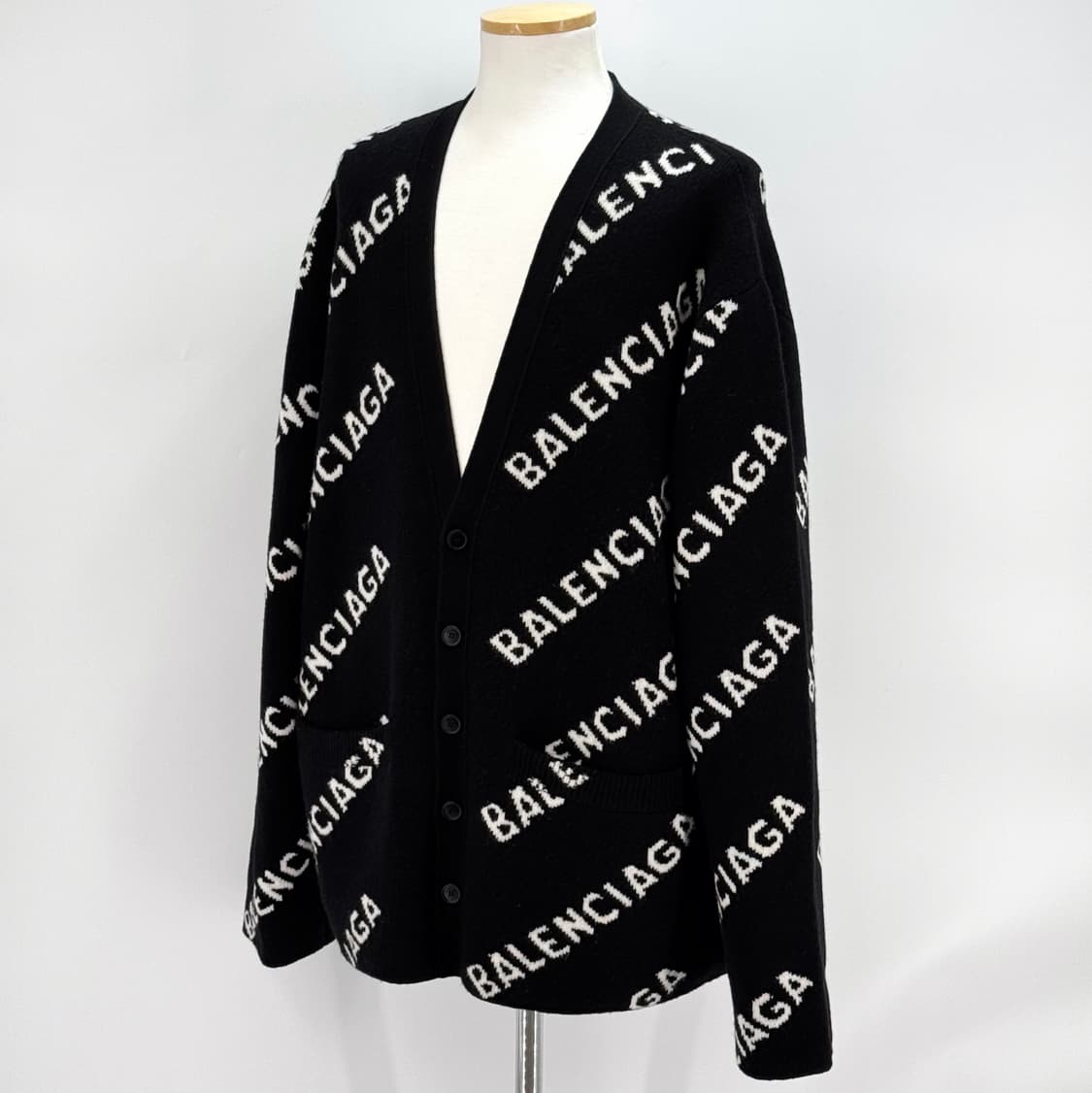 [XL사이즈] 발렌시아가 멀티로고 니트 가디건 블랙 상품이미지4