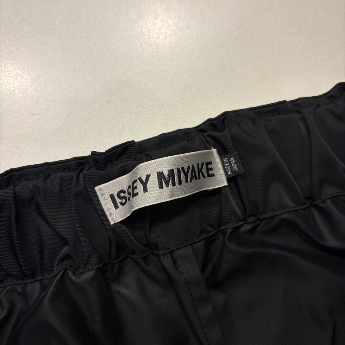 [100] 21ss 이세이미야케 지퍼 나일론 트랙 팬츠 블랙 D698 상품이미지3