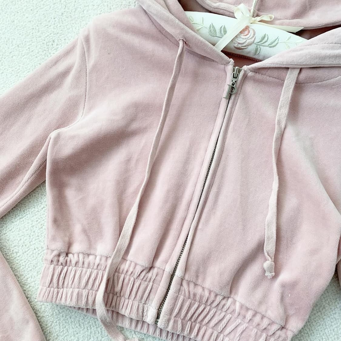 뮤트연핑크 벨벳 크롭 후드집업 상품이미지3