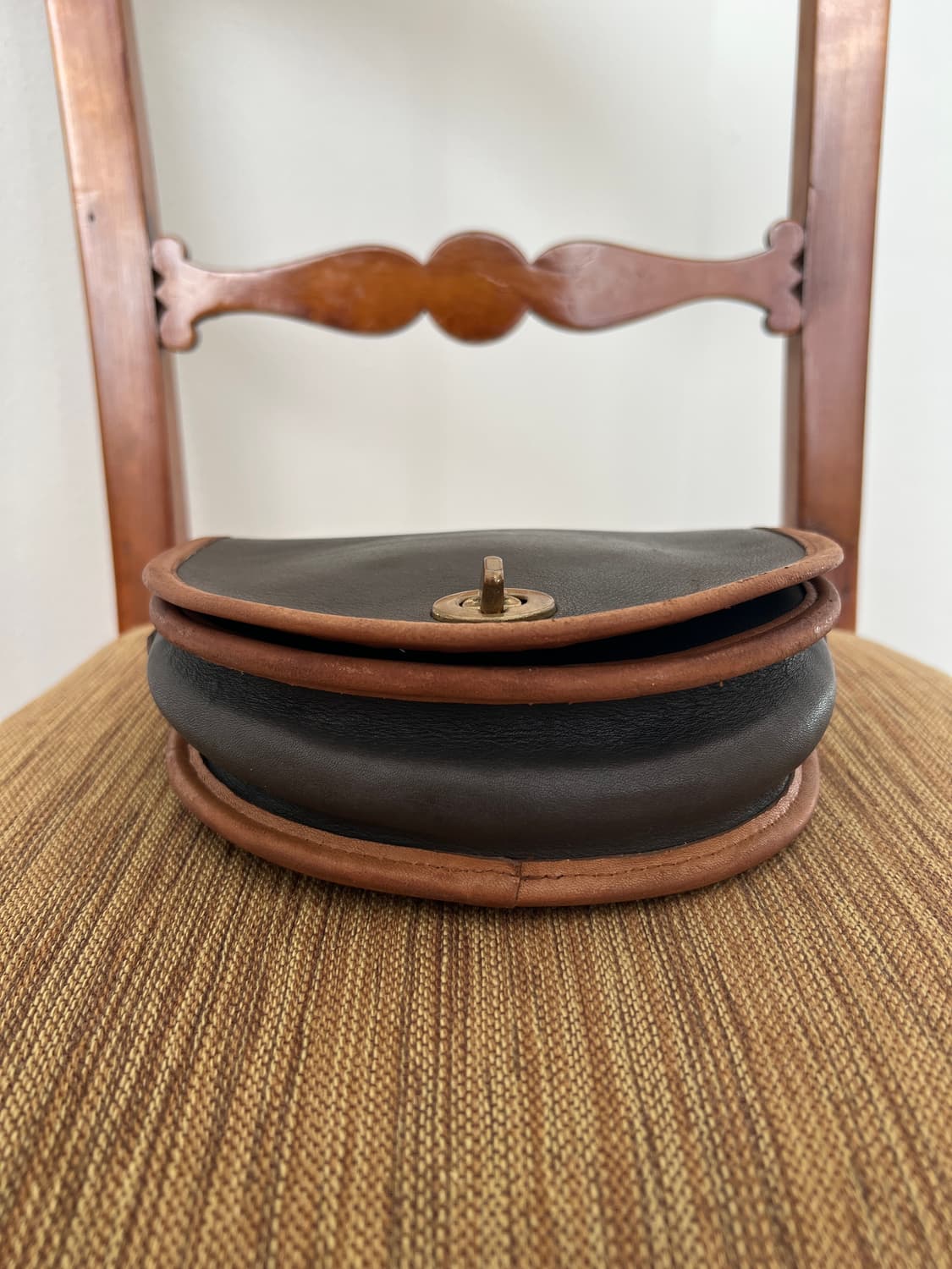 올드 코치 하프문 레더 크로스백 상품이미지7