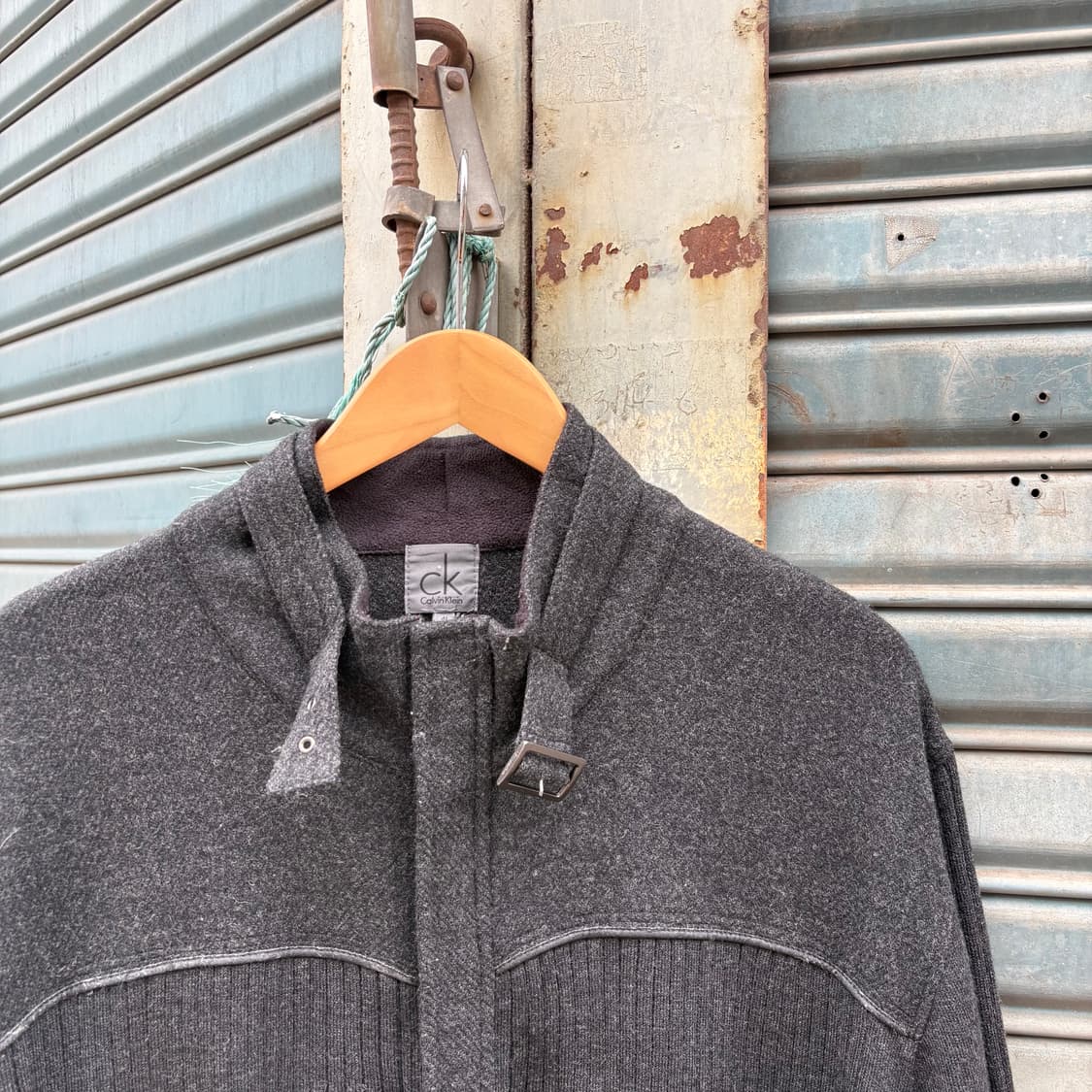 캘빈클라인 하이넥 버클 집업 니트 상품이미지2
