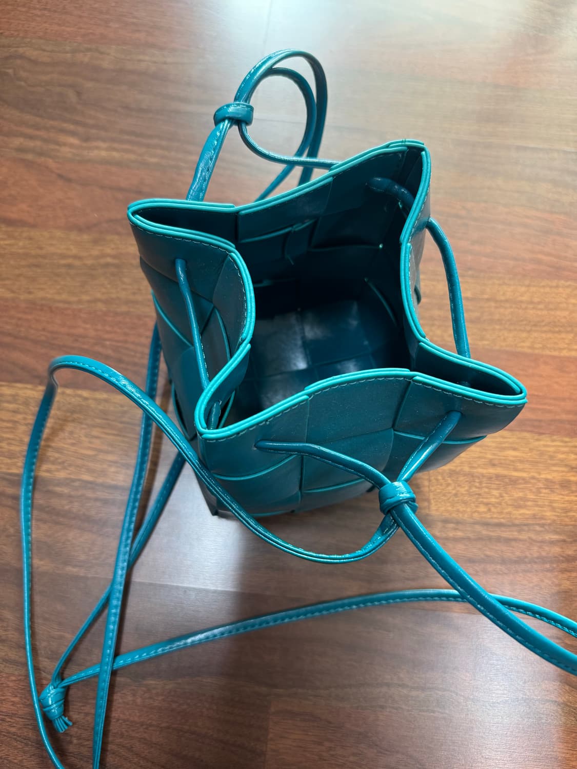 새제품 터쿼이즈컬러 소가죽 위빙백 상품이미지7