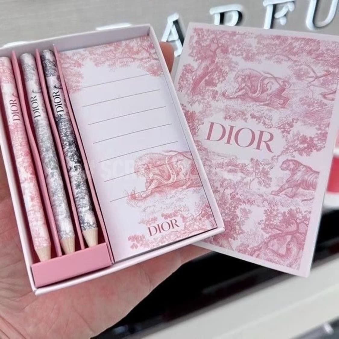 2025 디올뷰티 힌정판 메모지&색연필 세트 상품이미지5
