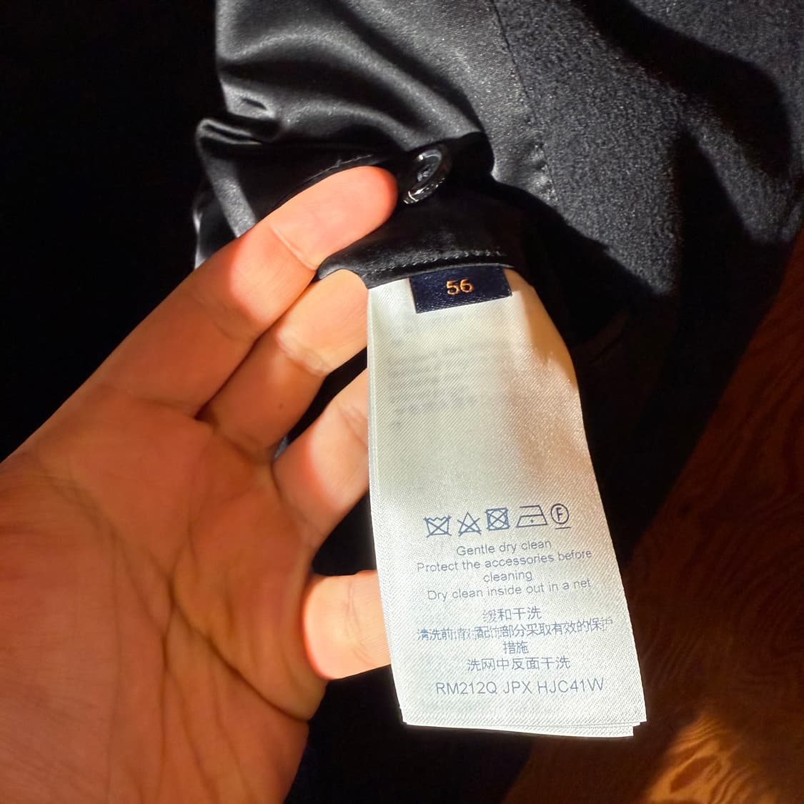 루이비통 22fw 스테이플 에디션 싱글 코트 판매 합니다. 상품이미지7