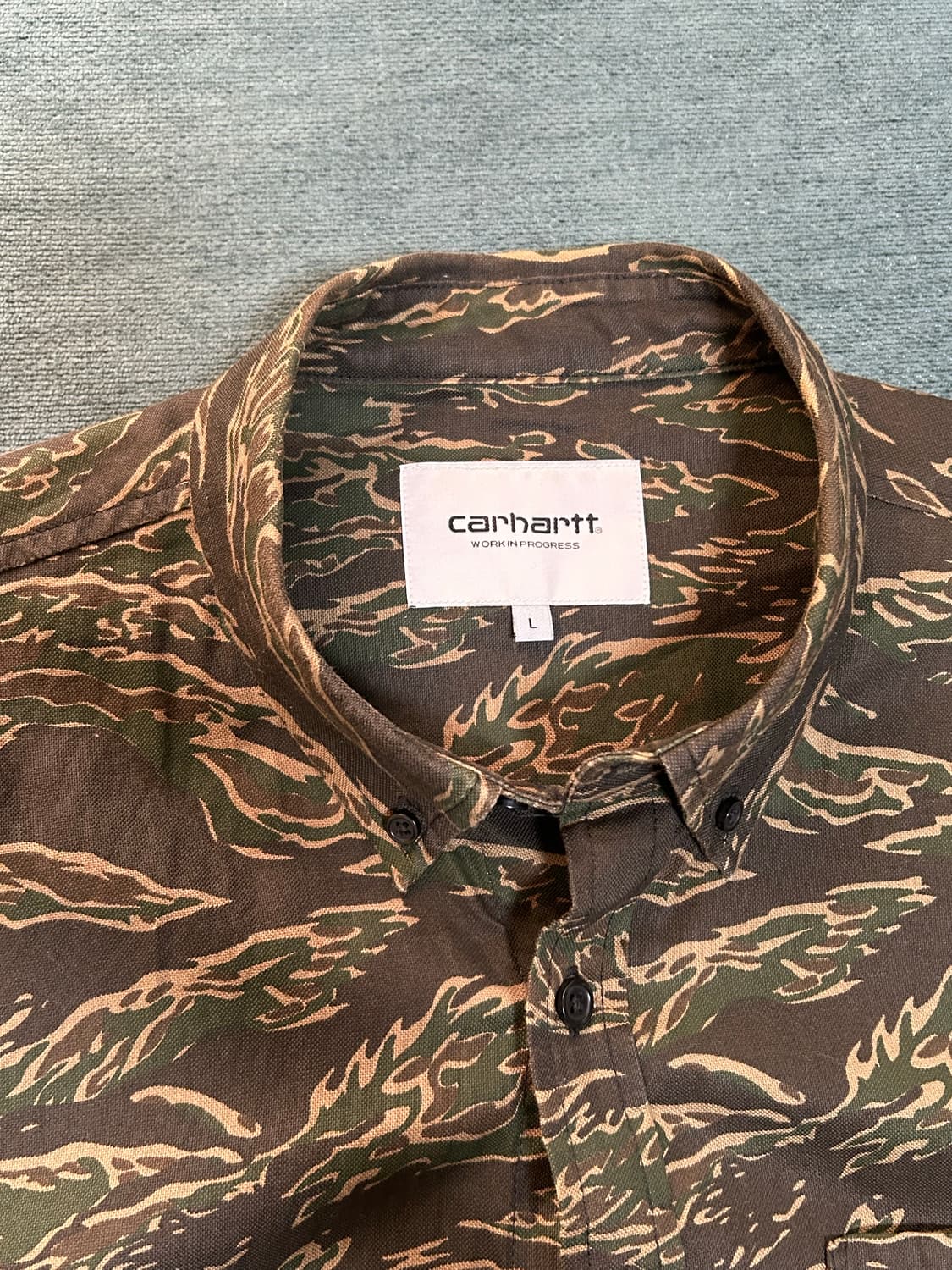 칼하트 카모 타이거 반팔 셔츠 상품이미지3