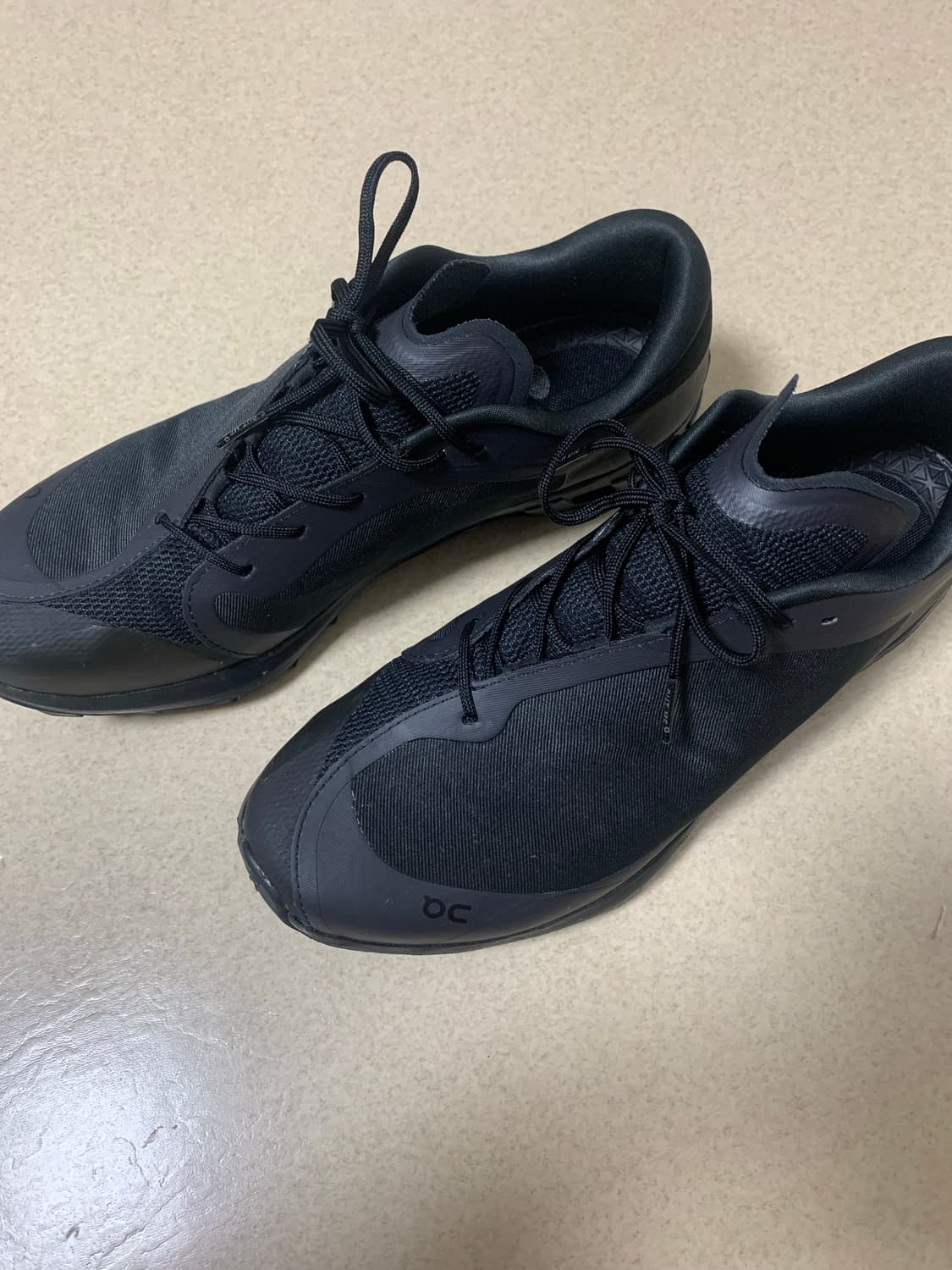 온러닝 x 포스트 아카이브 팩션 올 블랙 상품이미지2