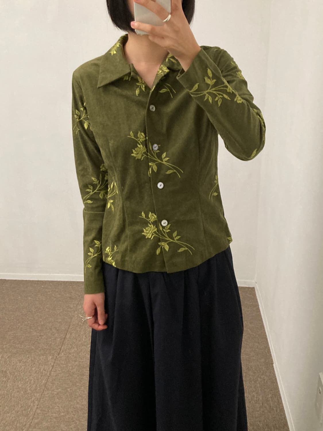 ESSENCE 빈티지 그린 벨벳 자수 셔츠 상품이미지4