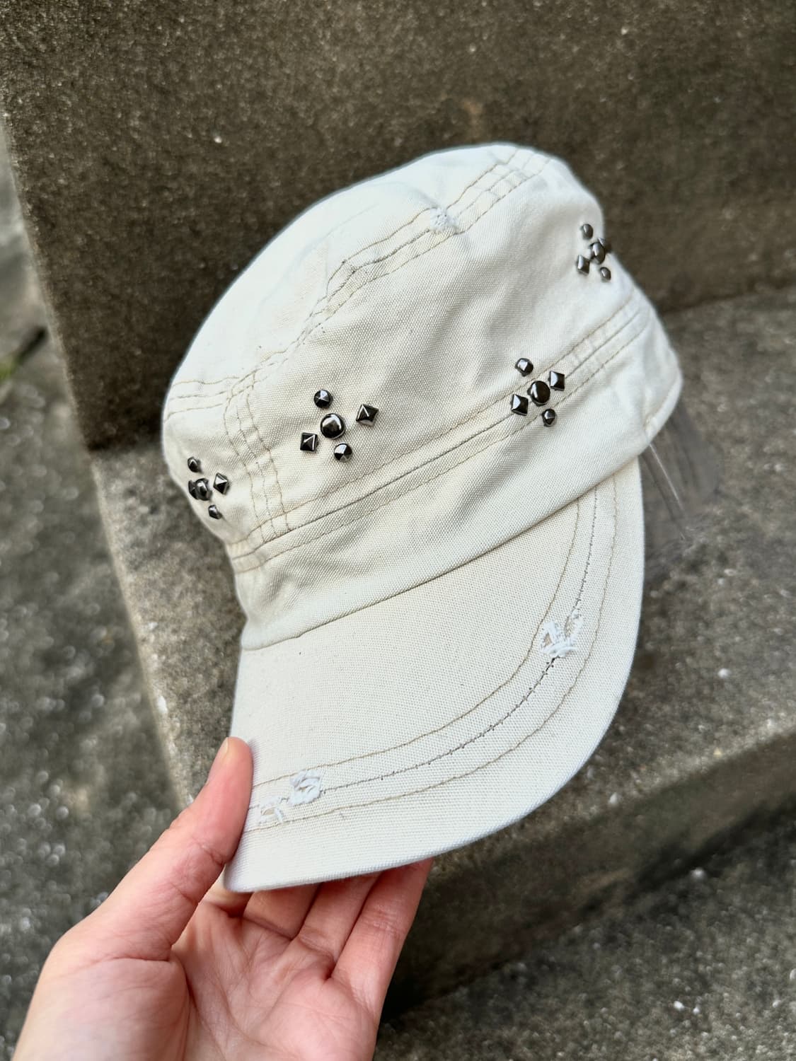 Destroyed stud point grunge ivory cap 상품이미지3