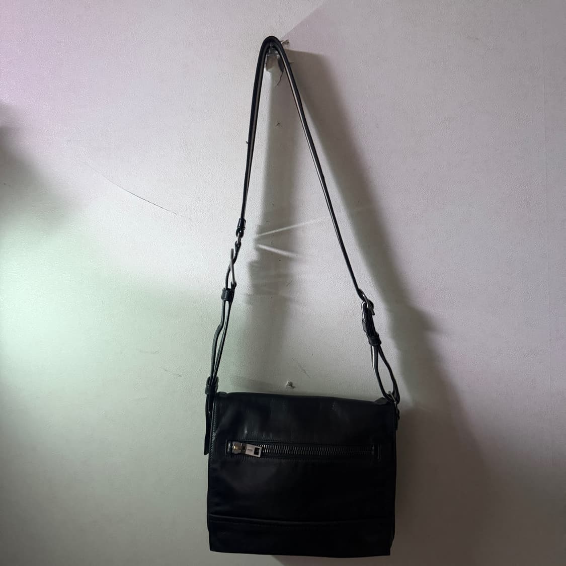 발리 남성 사각 가죽 크로스백 블랙 상품이미지10