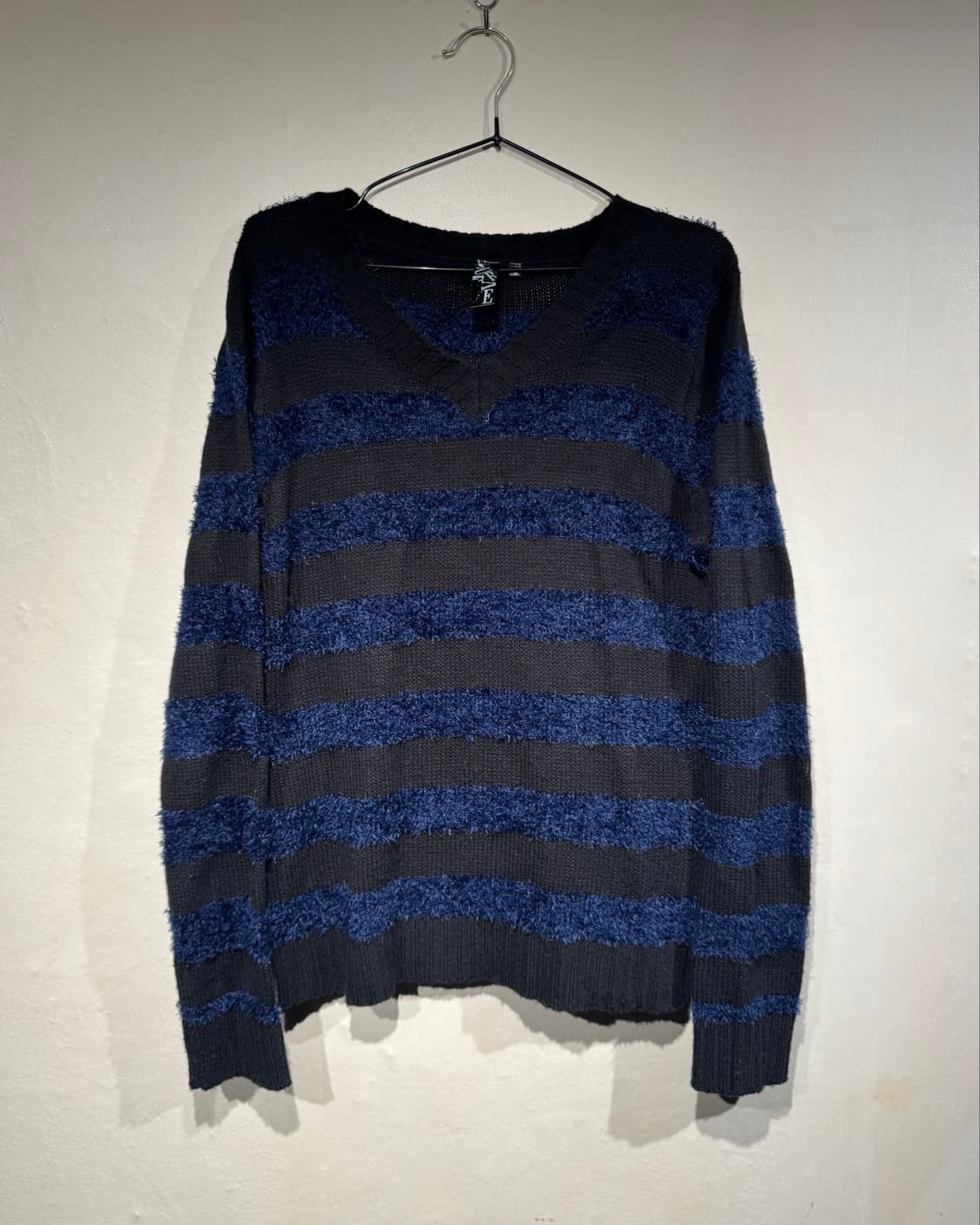 Black&Blue Stripe V-neck Knit  상품이미지1