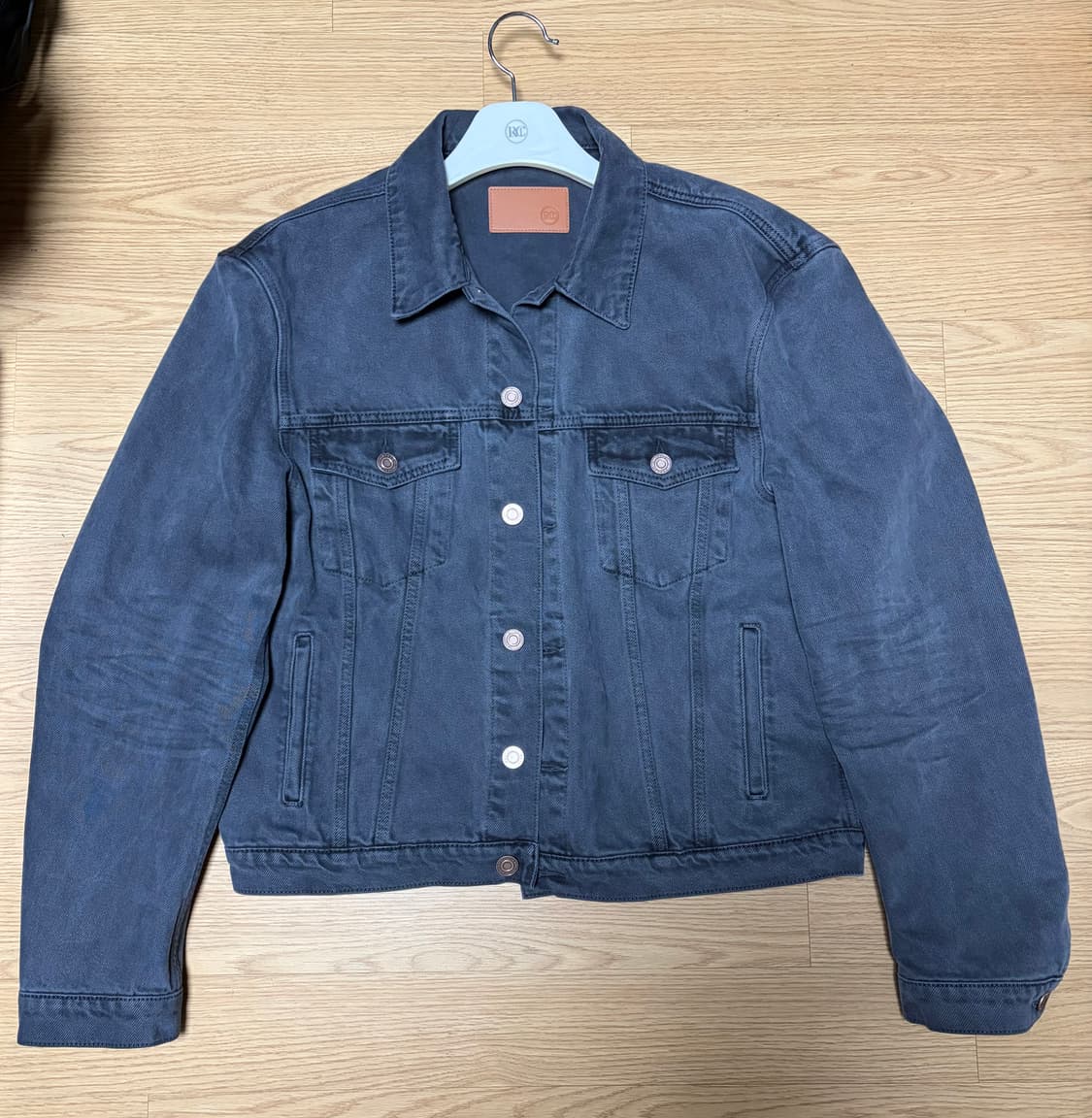 렉토 26s/s 데님 트러커 자켓 다크 그레이 셋업 상품이미지3