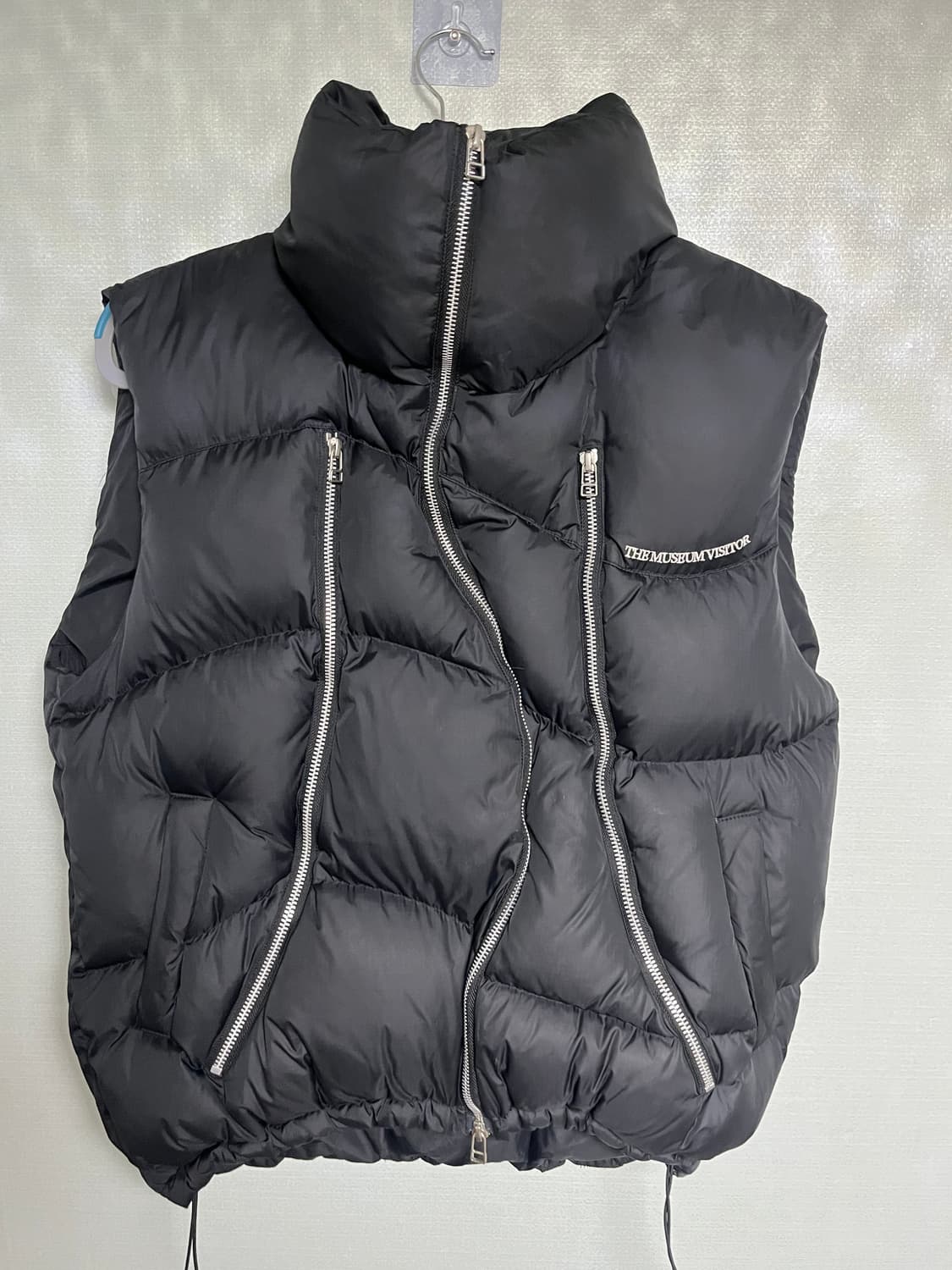 더뮤지엄비지터 패딩조끼 상품이미지1