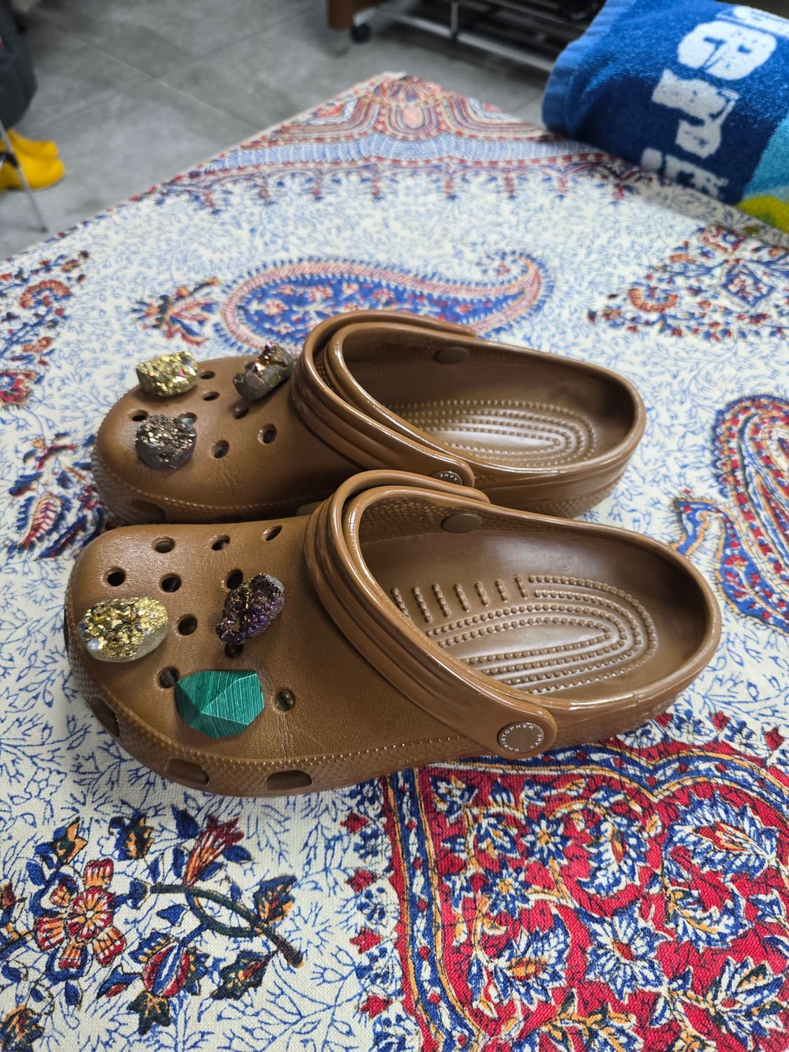 크록스 브라운 샌들 (1588) 상품이미지1