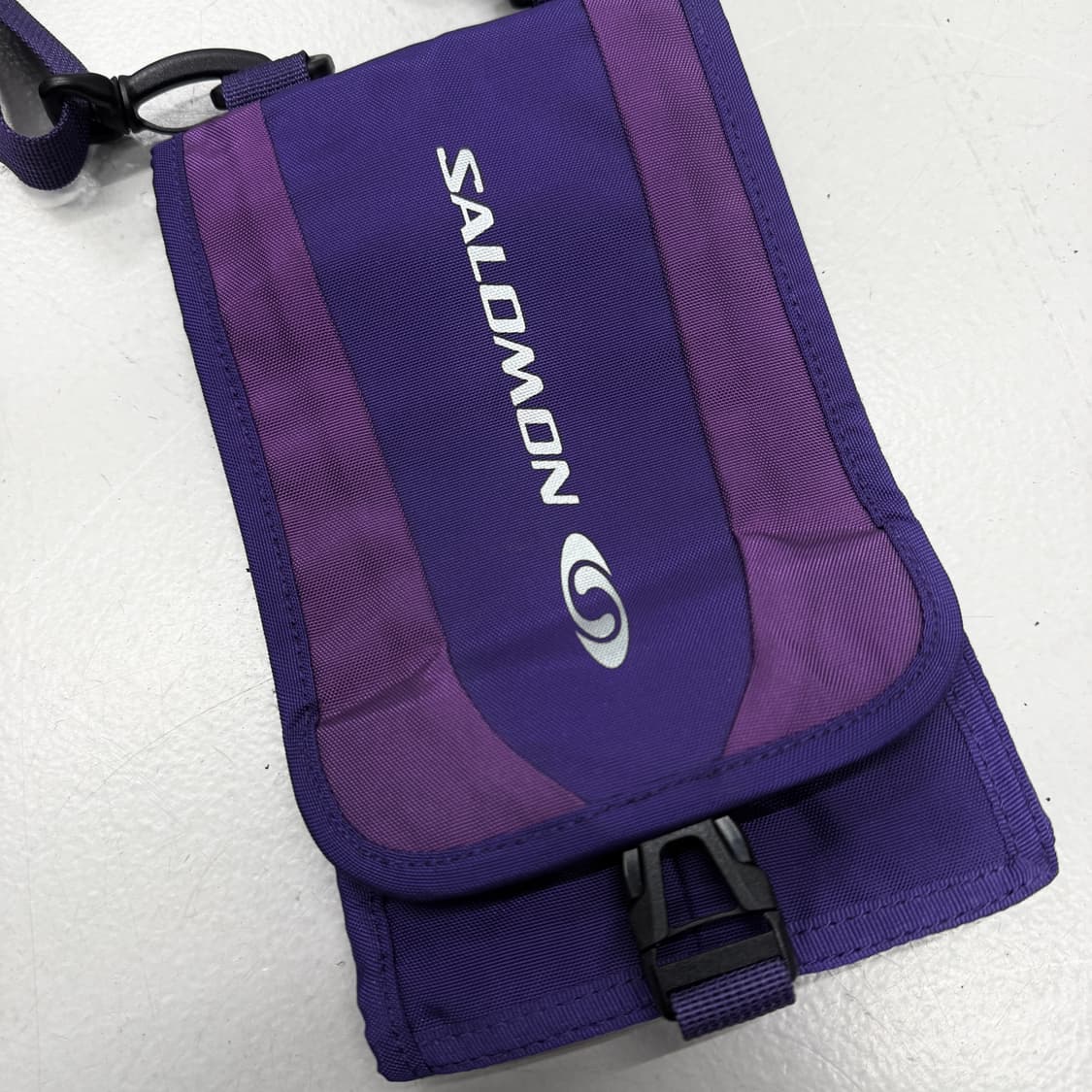 살로몬 고프코어 미니 크로스백 상품이미지4