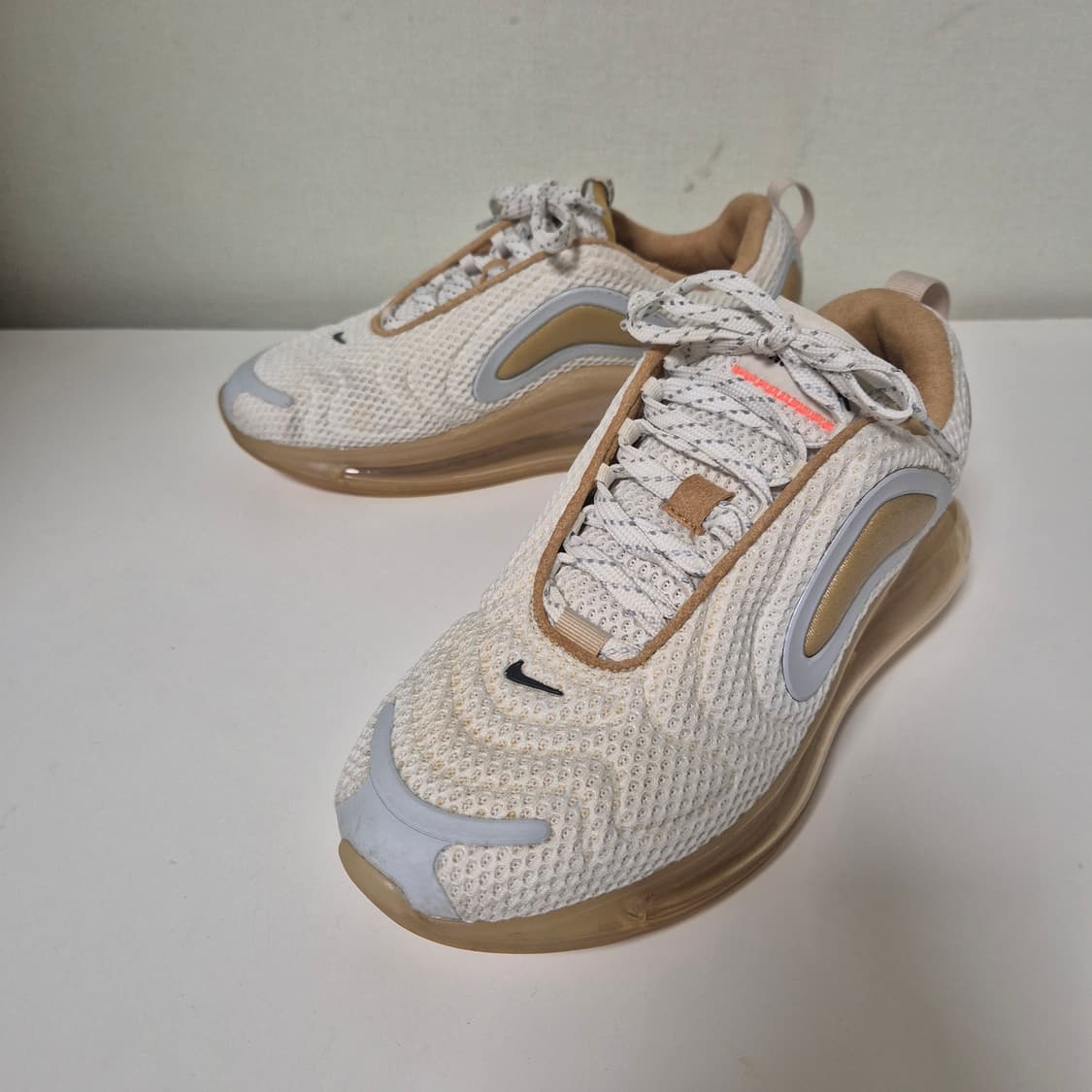 260사이즈)나이키 에어맥스720 상품이미지1