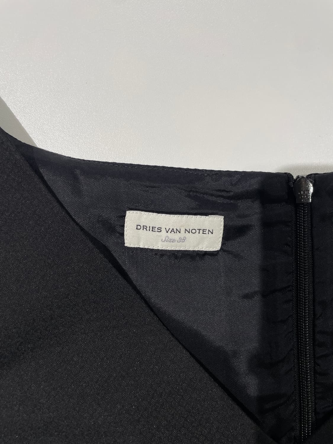 드리스 반 노튼 블랙 비즈 핀턱 슬리브리스 롱 원피스 상품이미지7